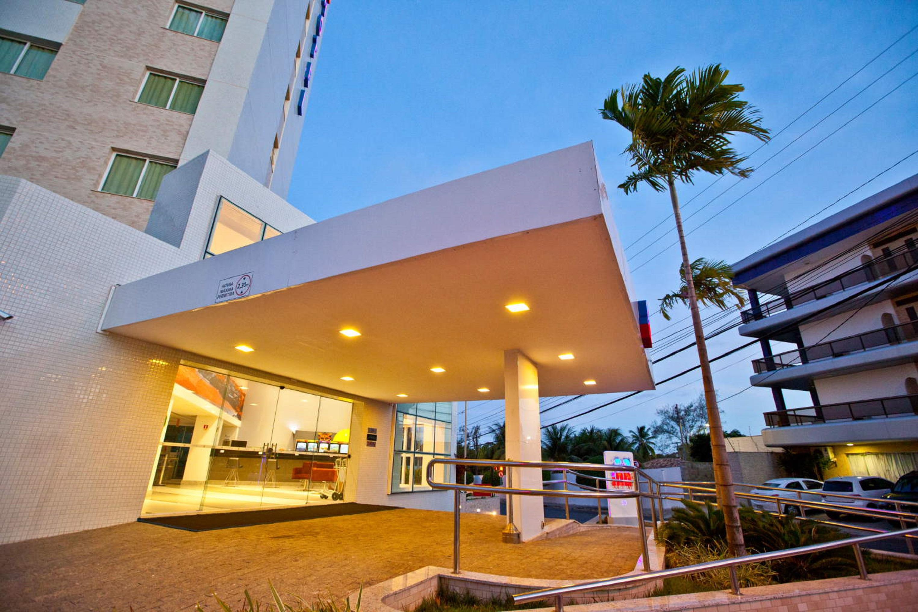 image-housing-carousel