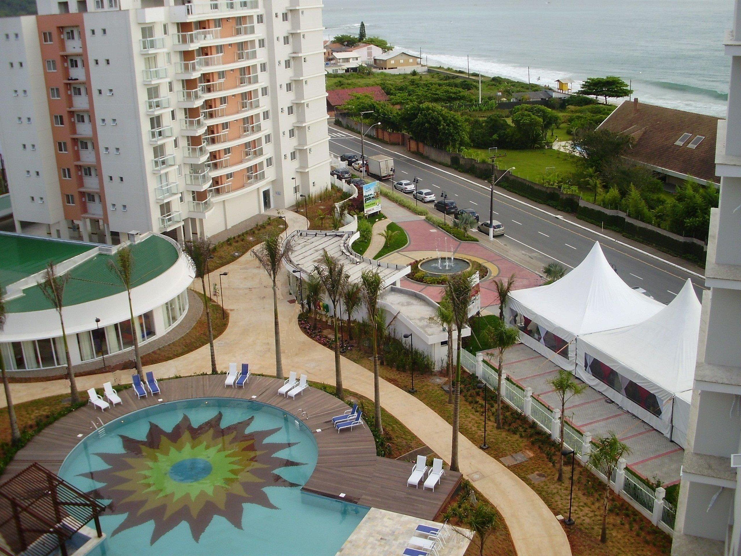 image-housing-carousel