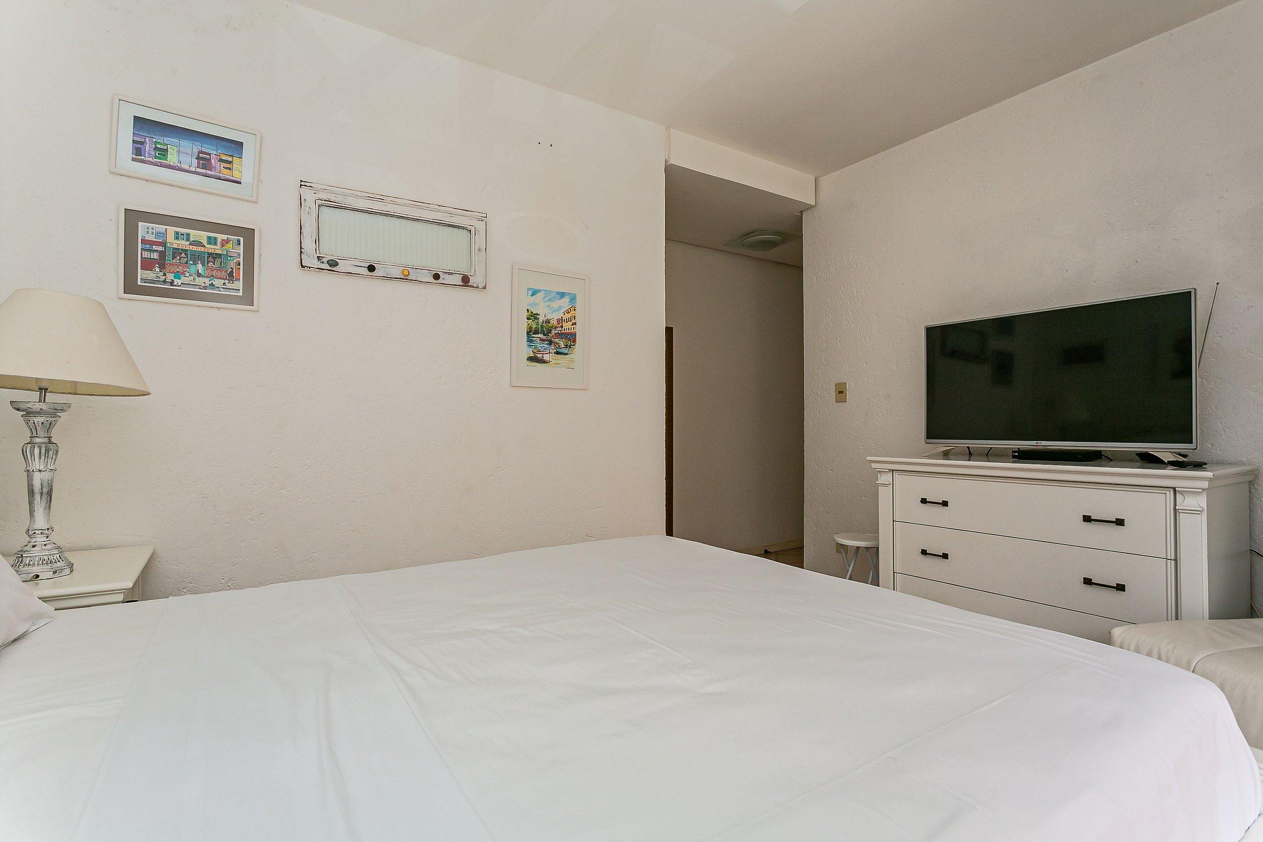 image-housing-carousel