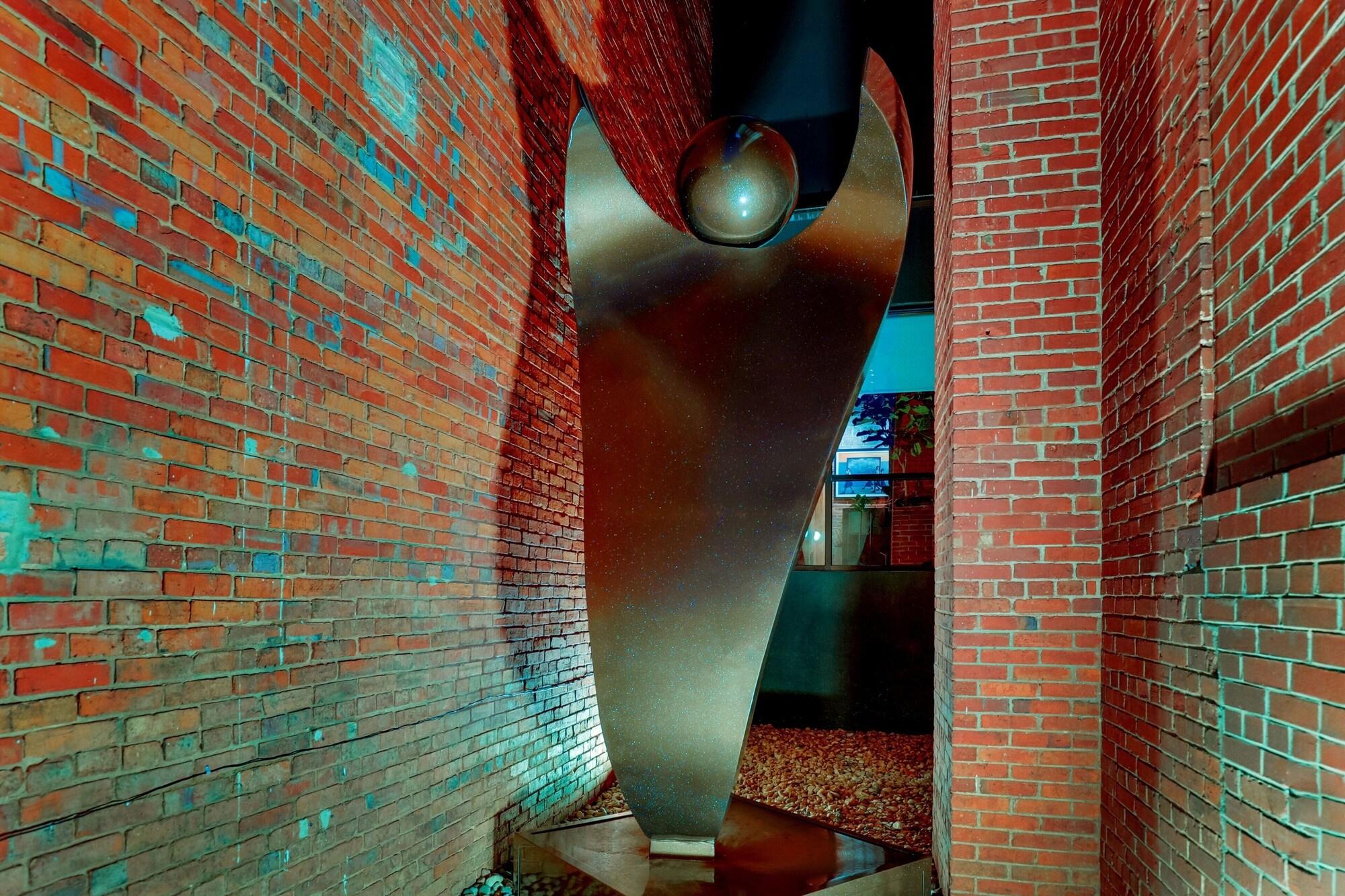image-housing-carousel