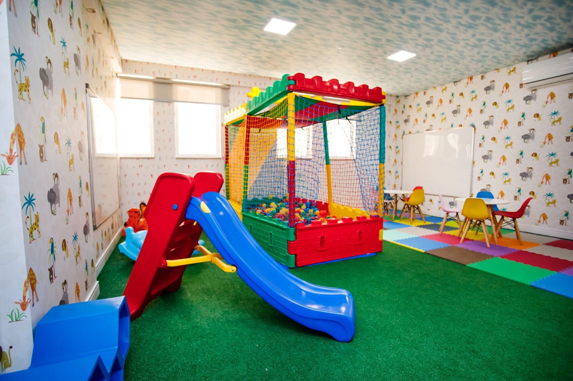 image-housing-carousel