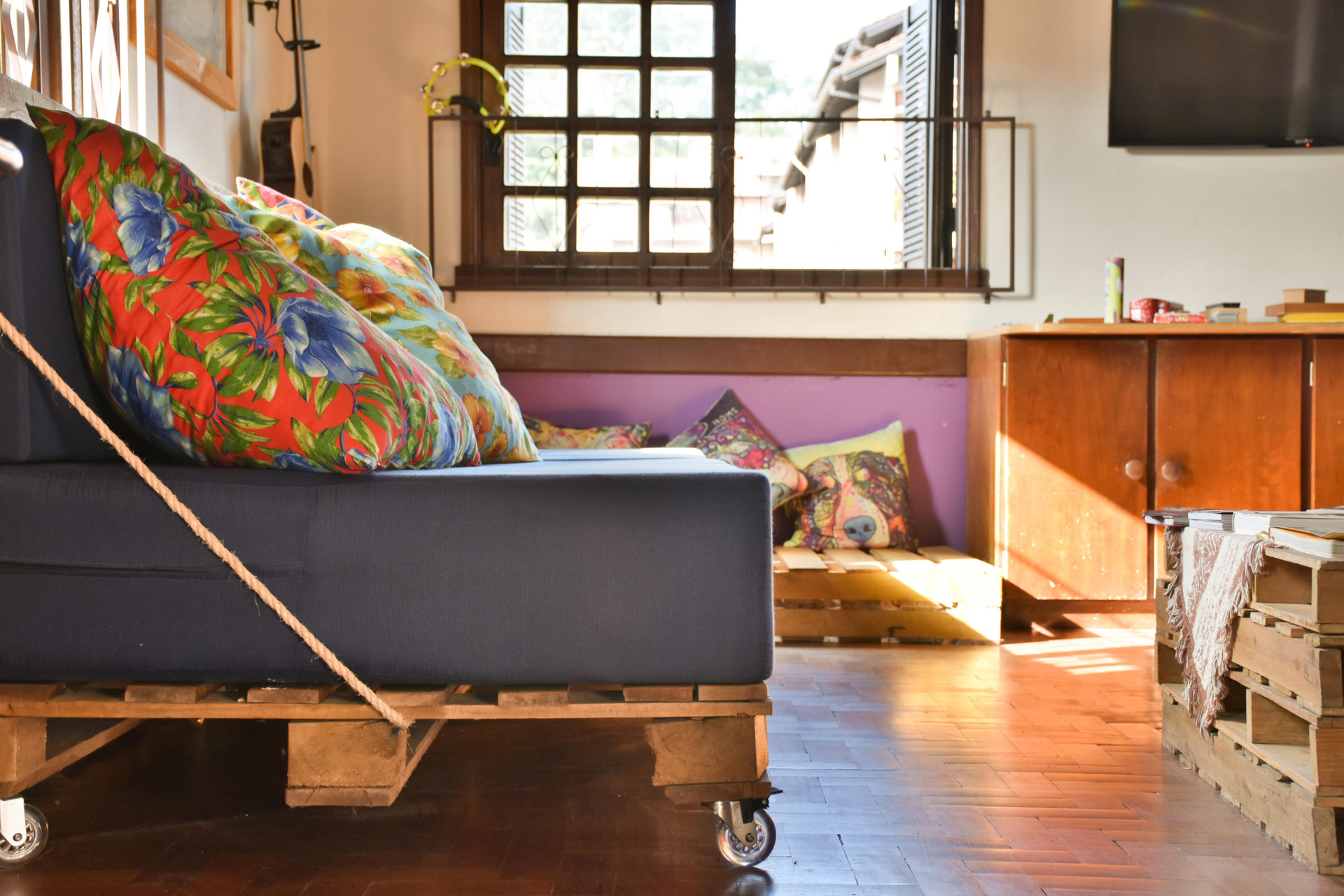 image-housing-carousel