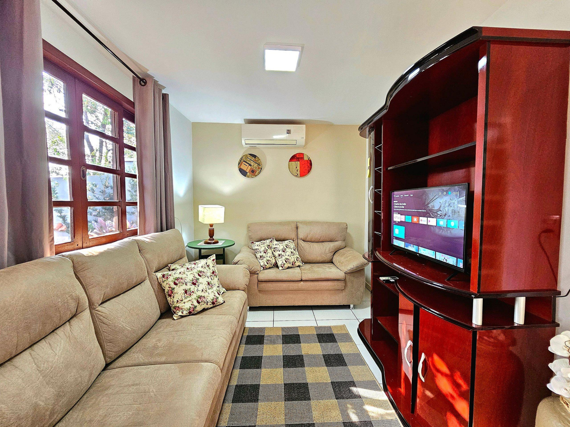 image-housing-carousel