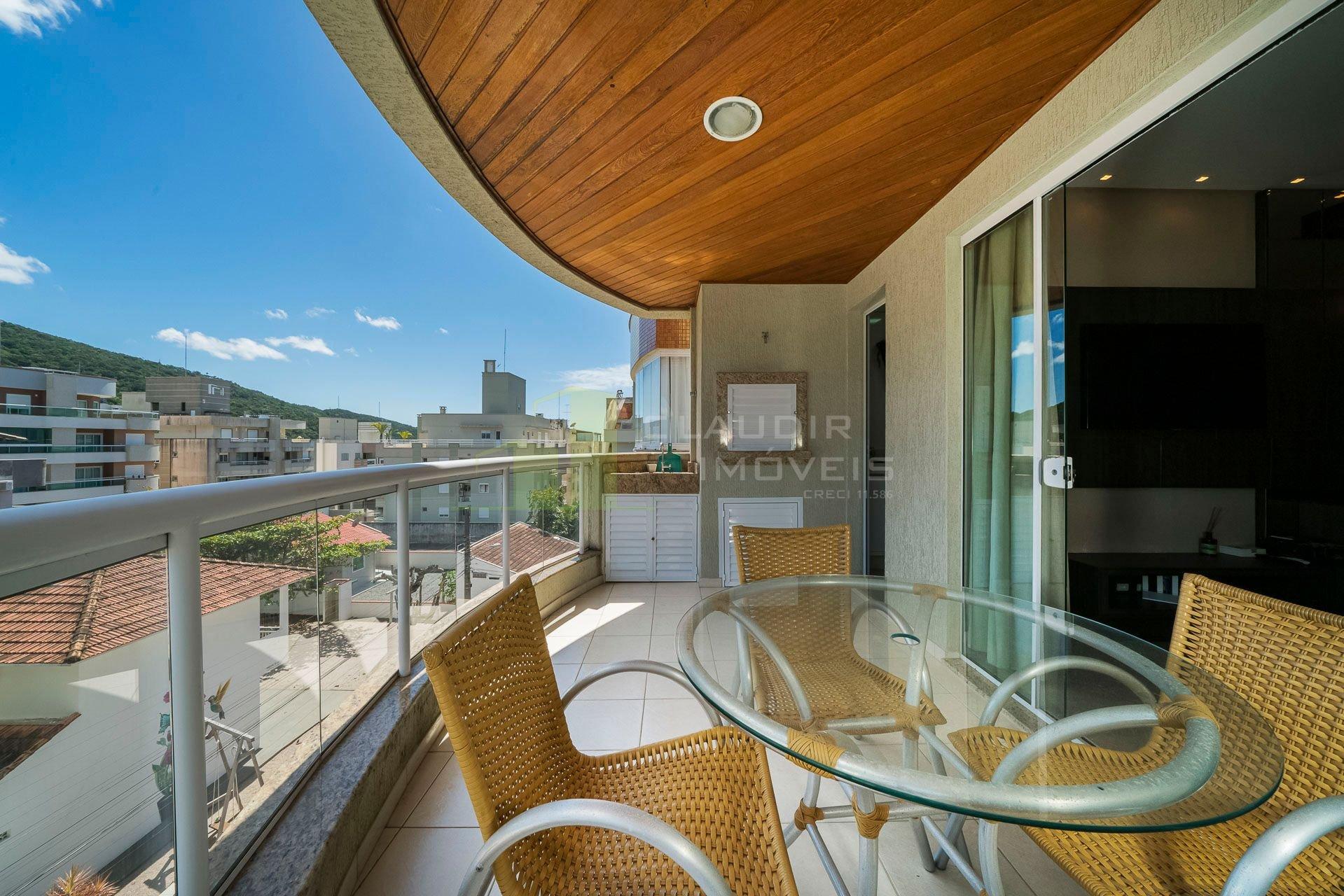 image-housing-carousel