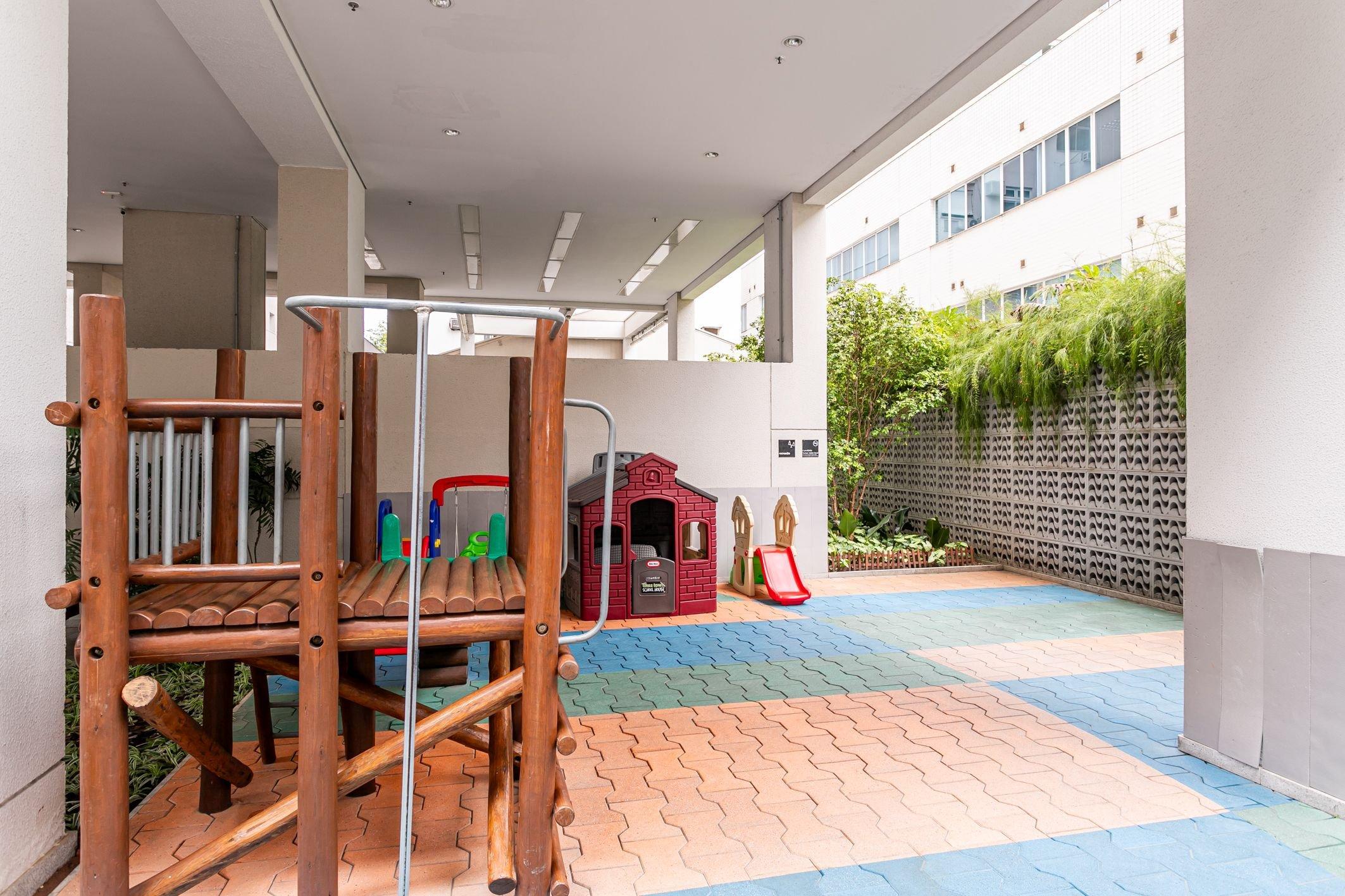 image-housing-carousel