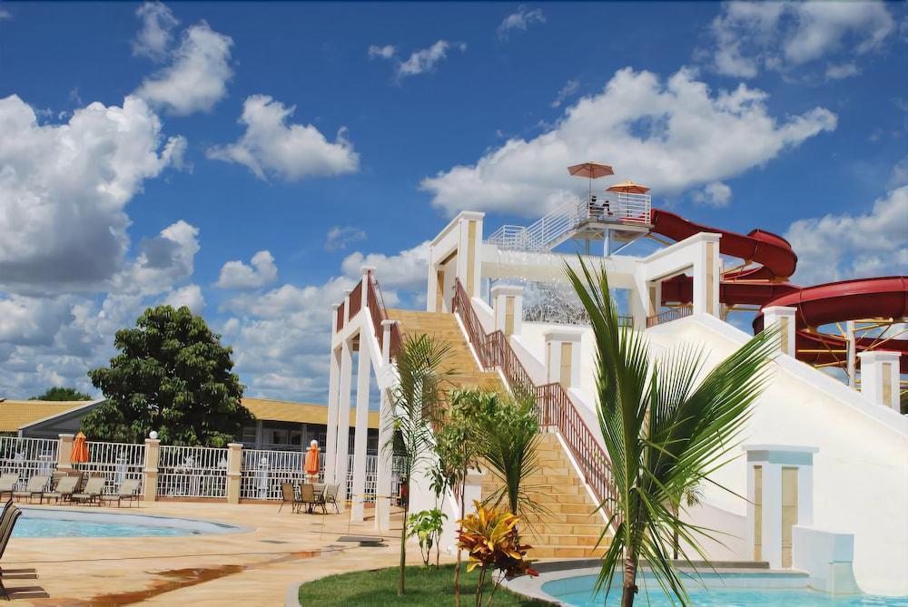 image-housing-carousel