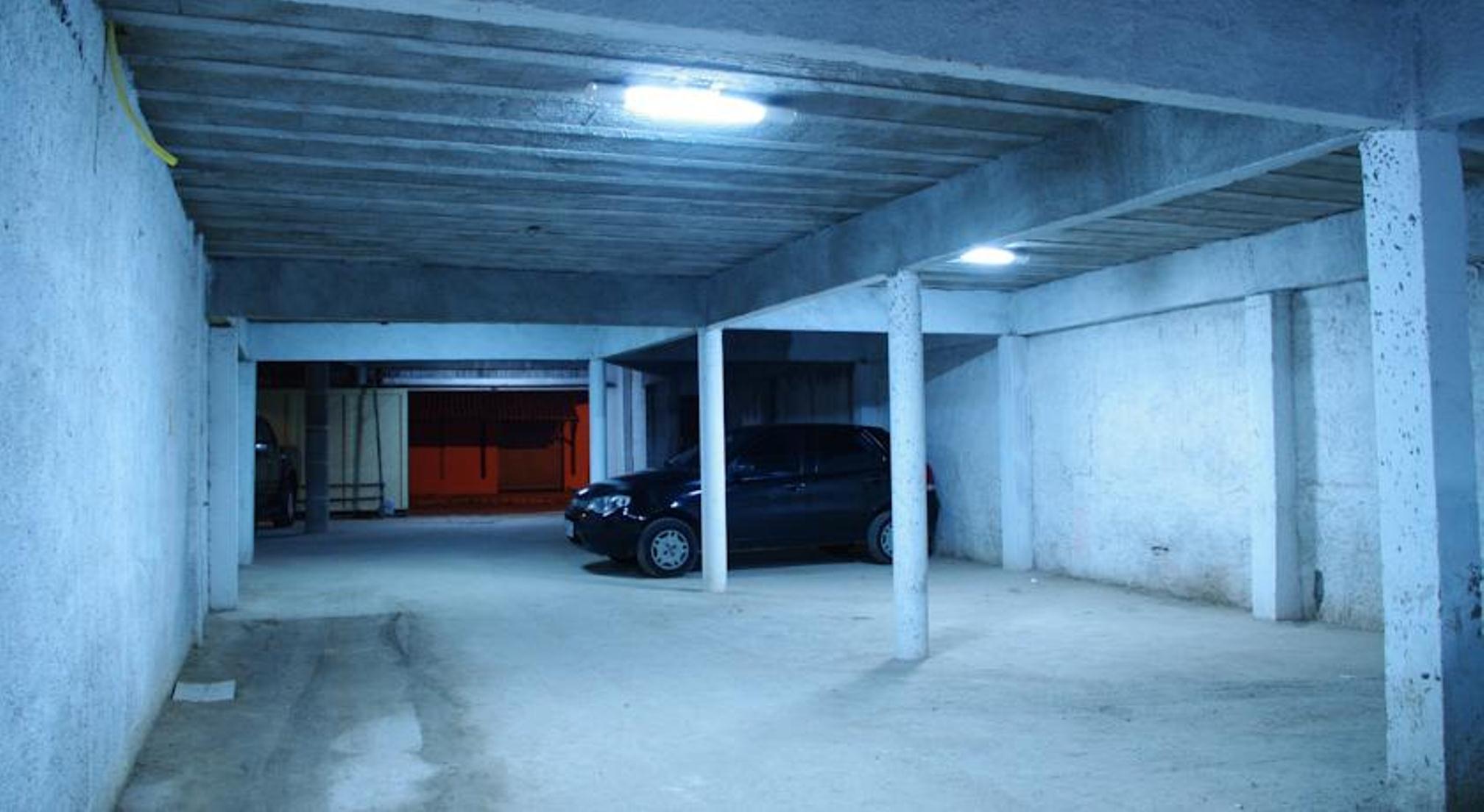 image-housing-carousel
