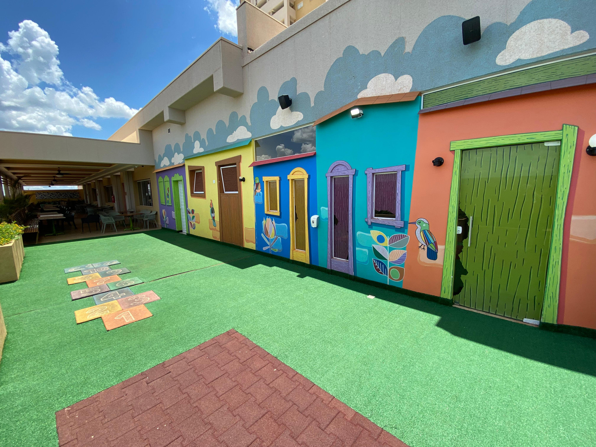 image-housing-carousel