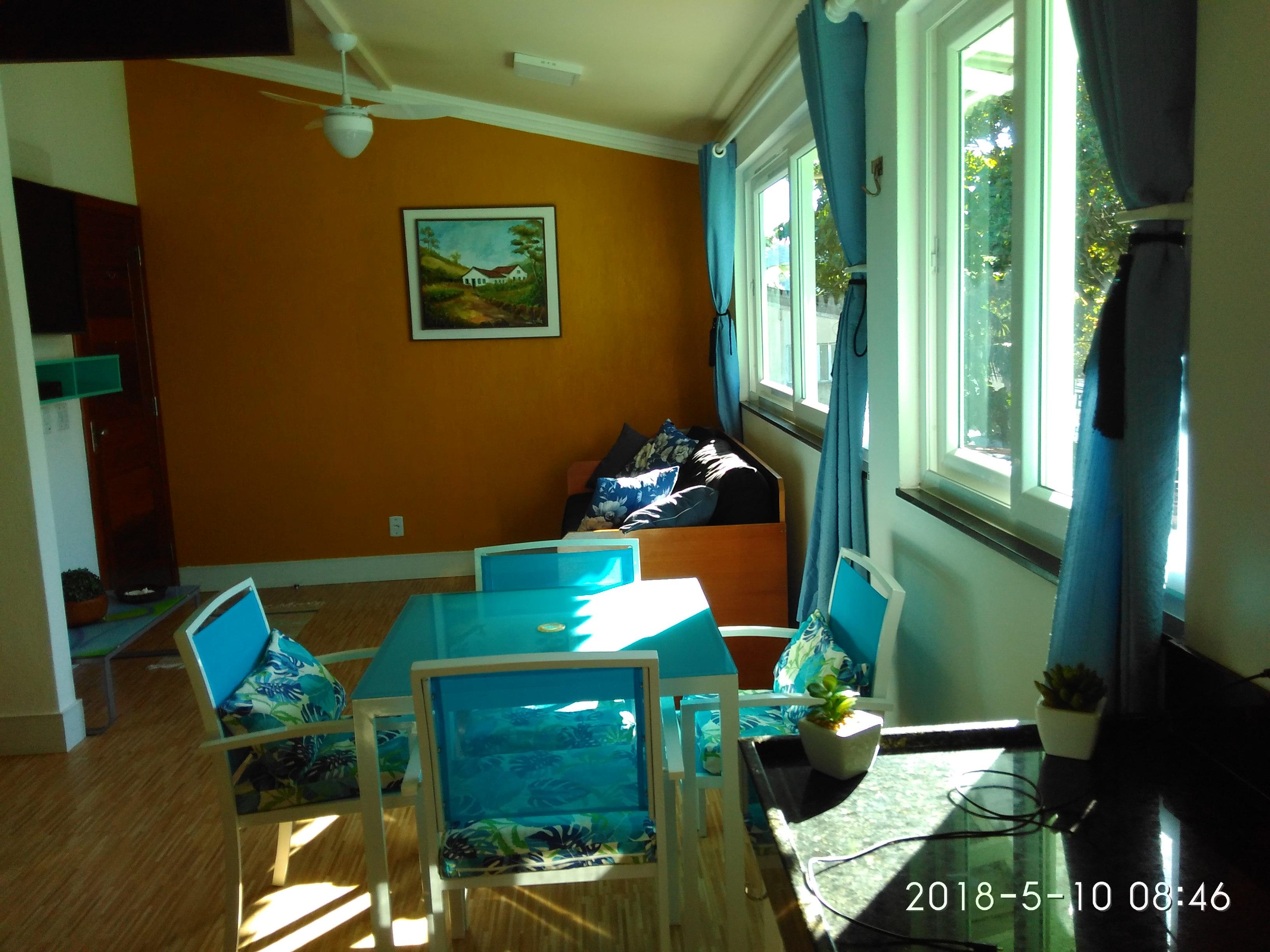 image-housing-carousel