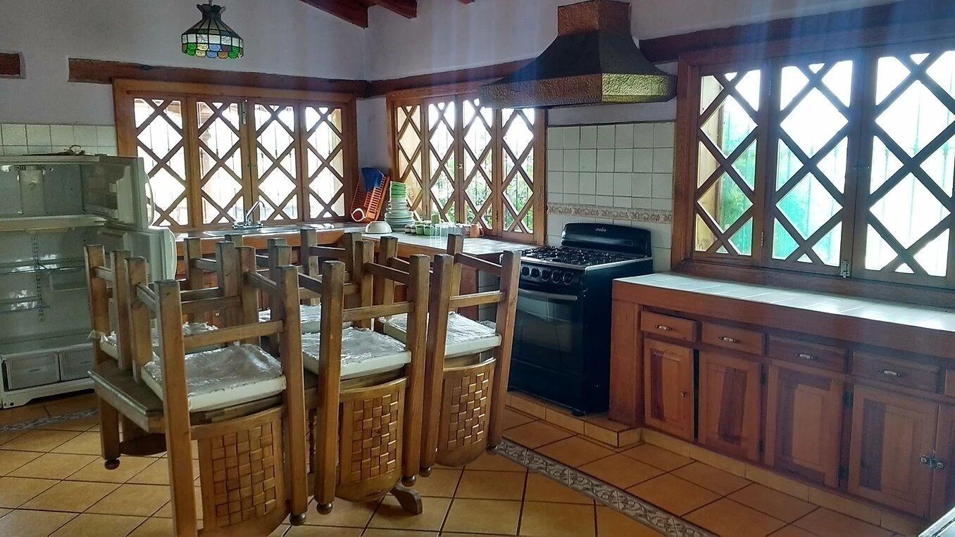 image-housing-carousel