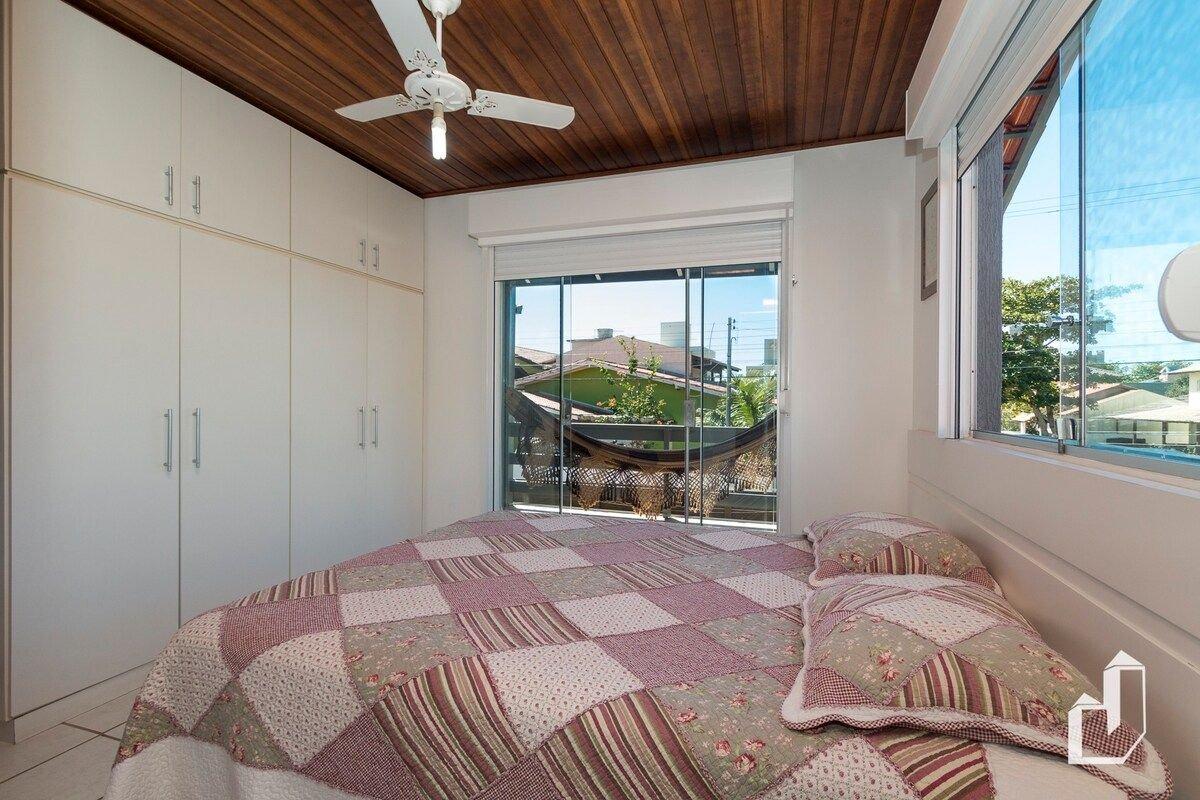 image-housing-carousel