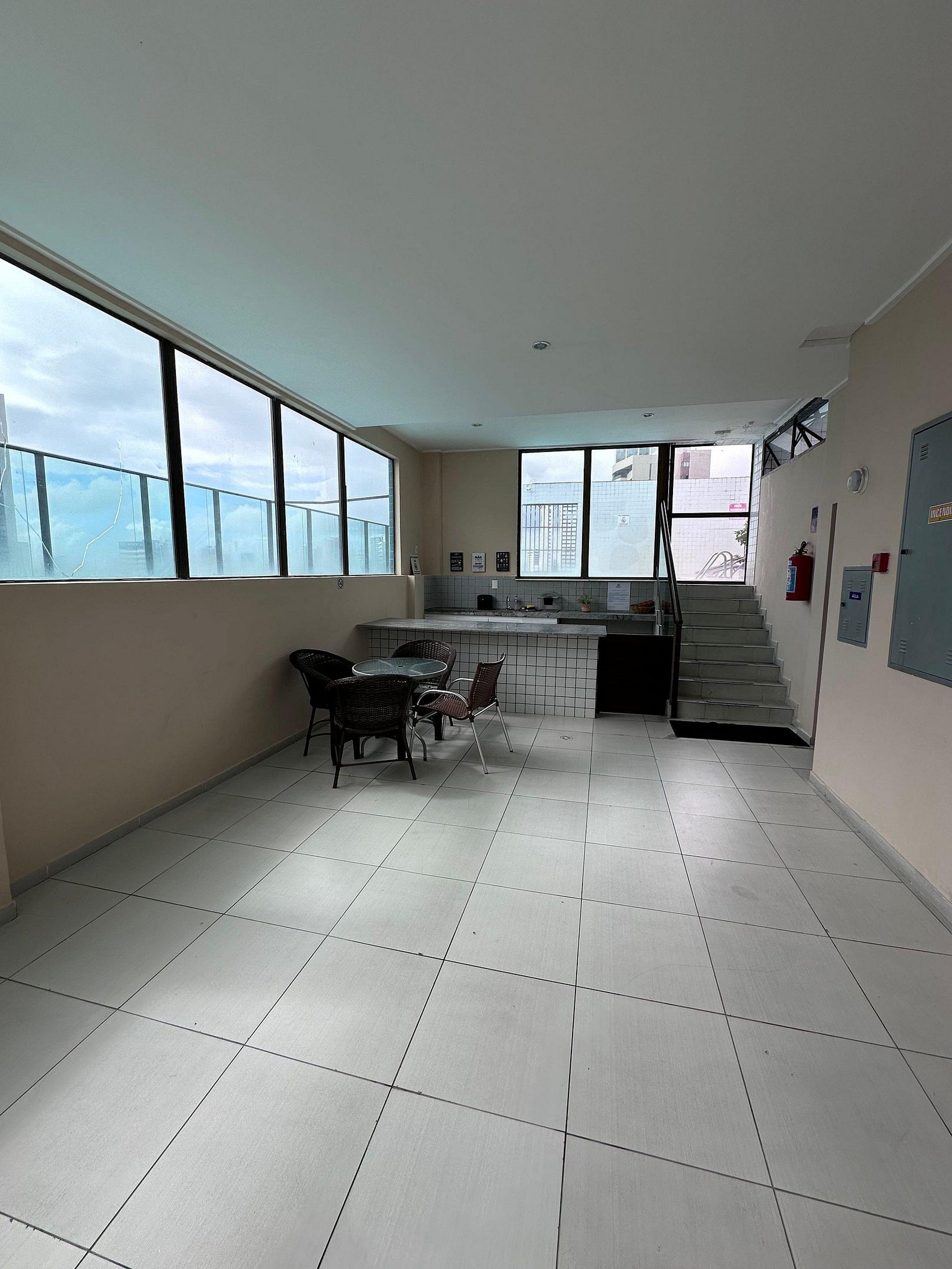 image-housing-carousel
