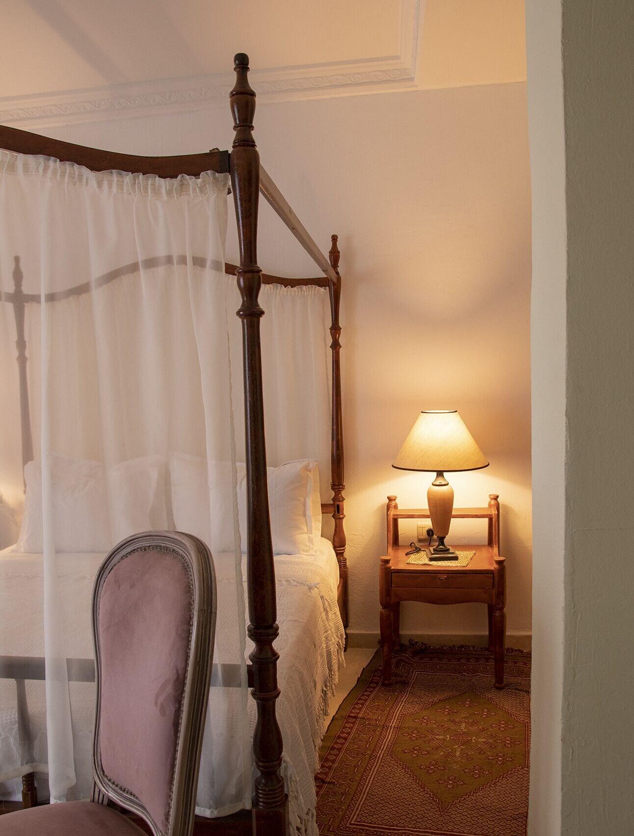 image-housing-carousel