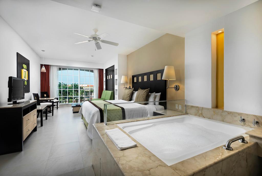 Suite Júnior con Vista a la Piscina
