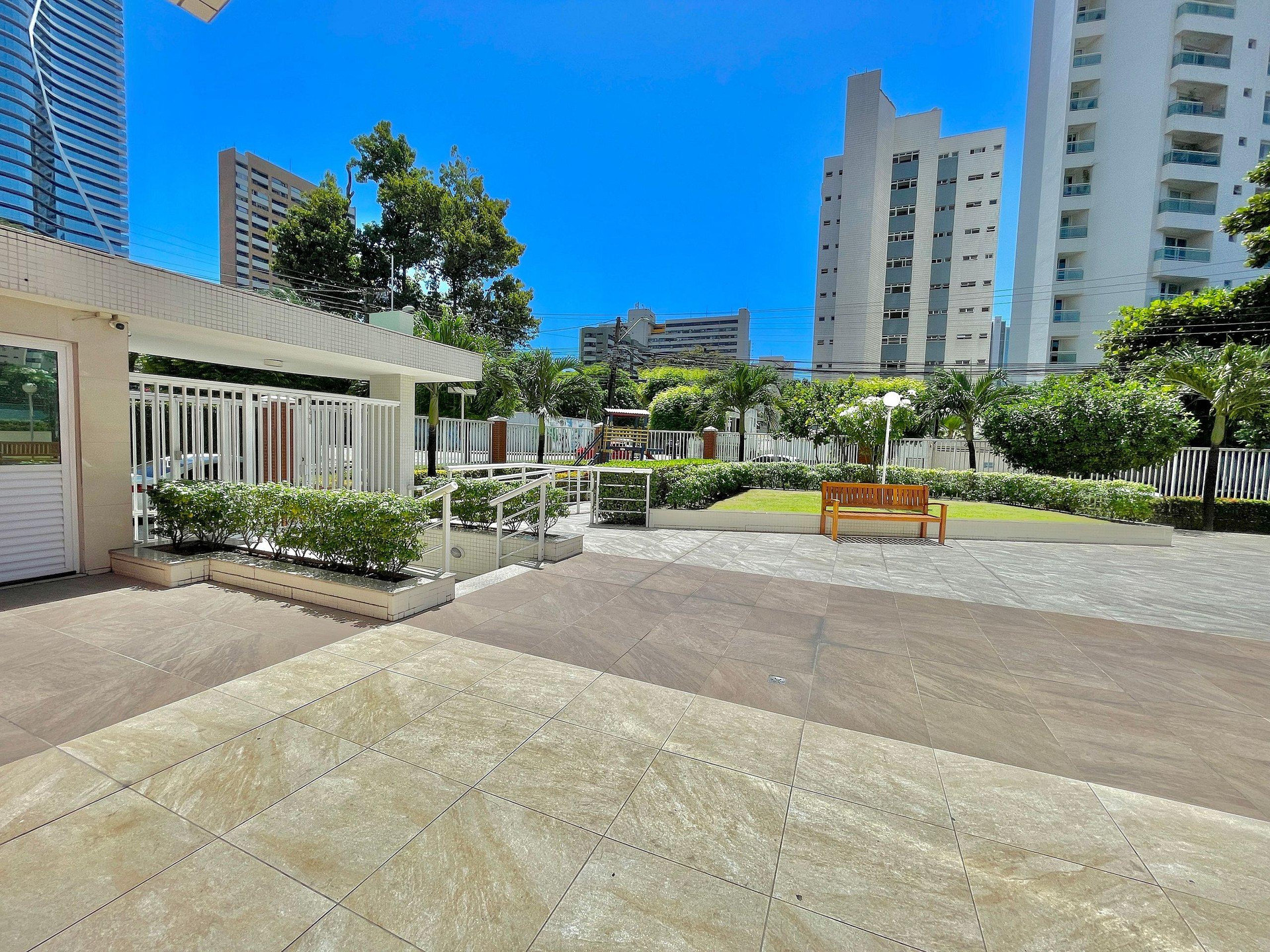 image-housing-carousel