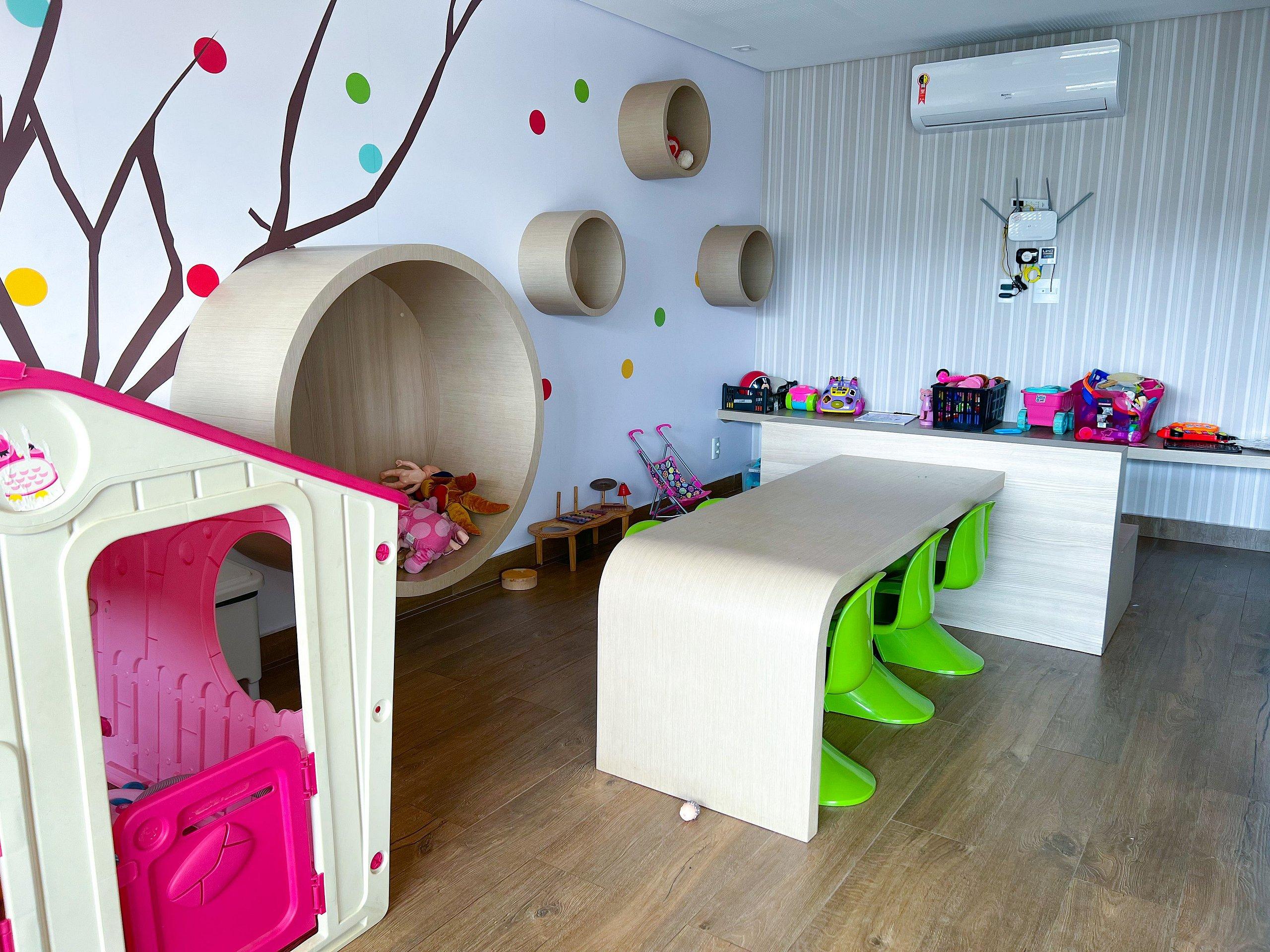 image-housing-carousel
