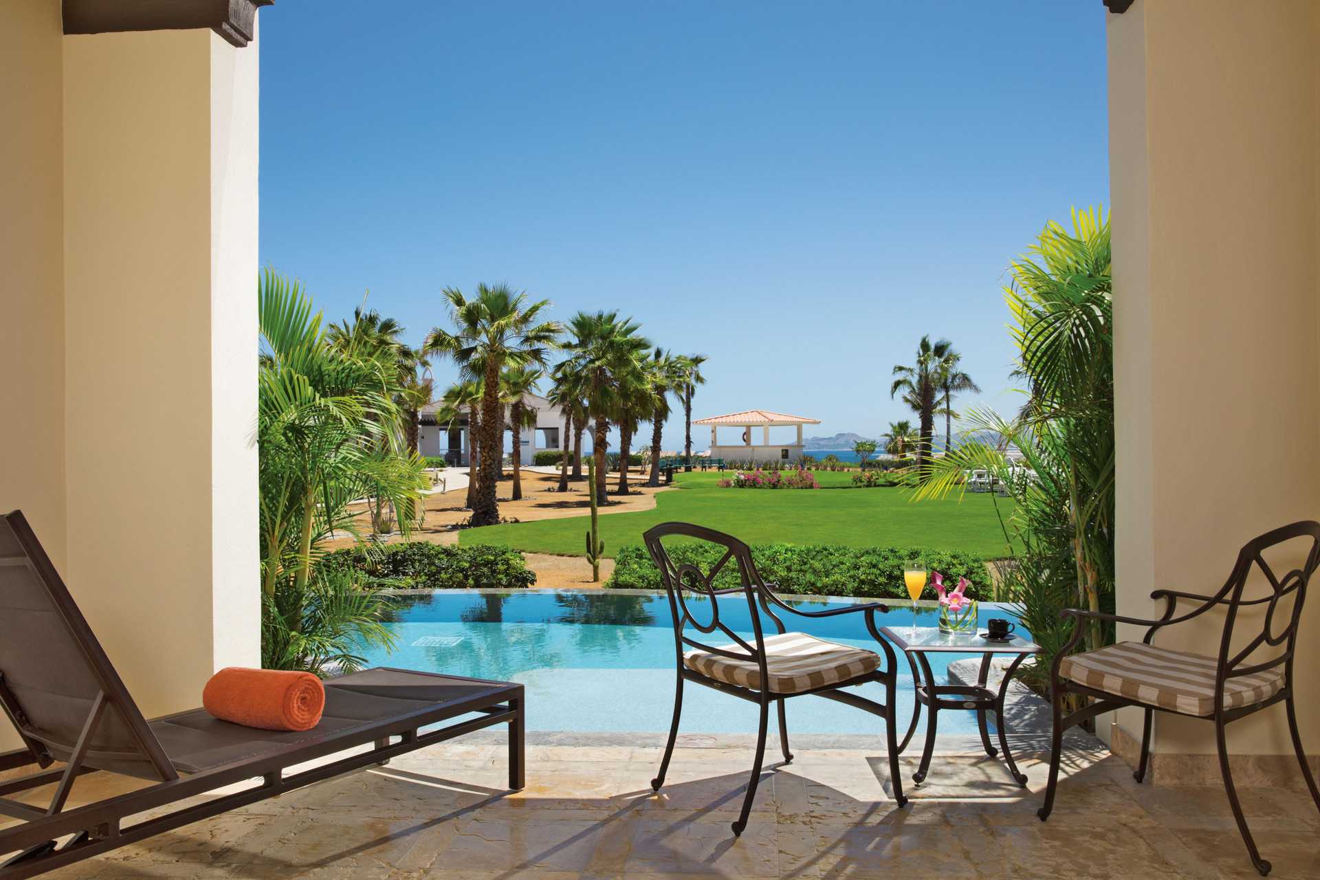 Suite Luxury con Vista a la Piscina