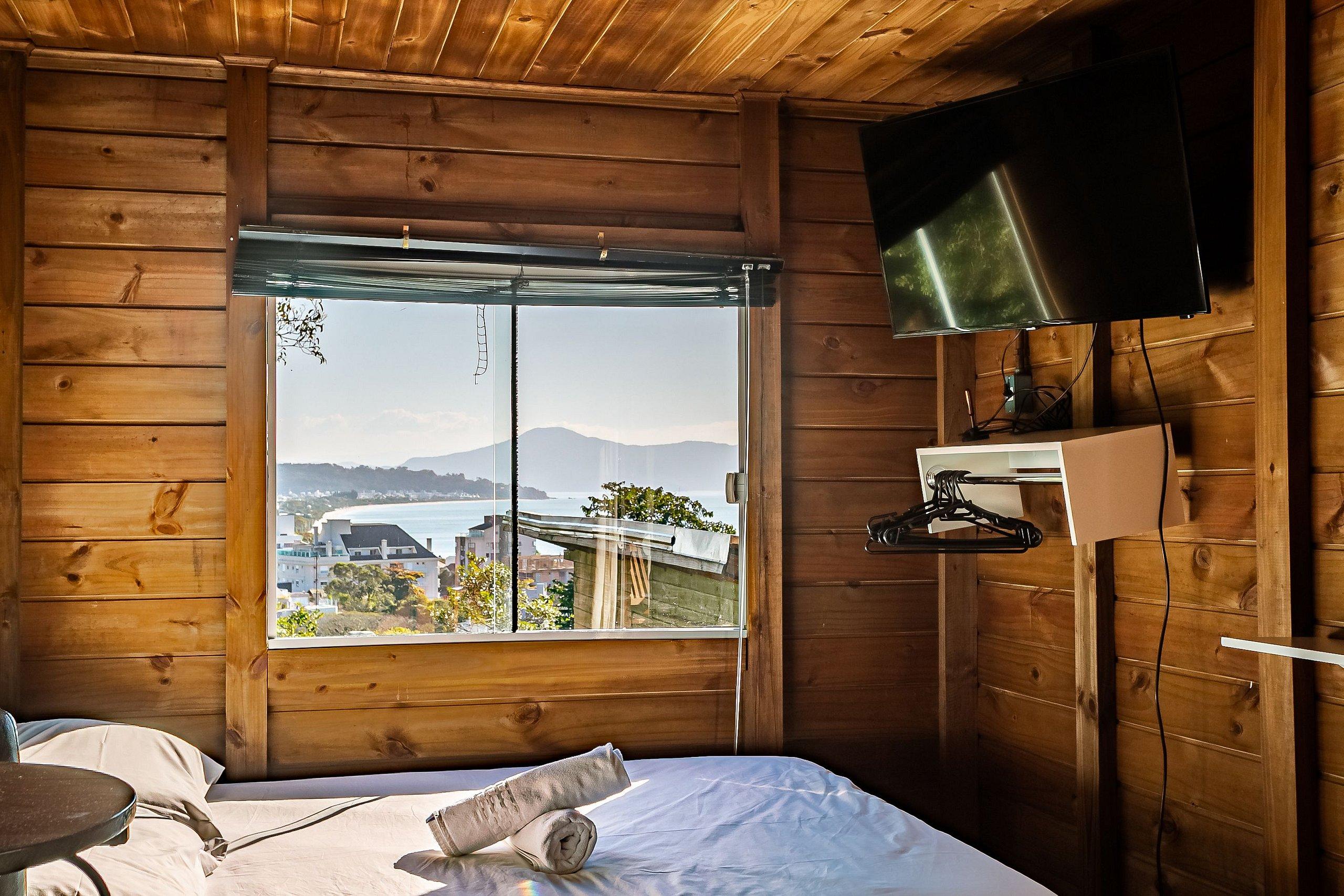 image-housing-carousel