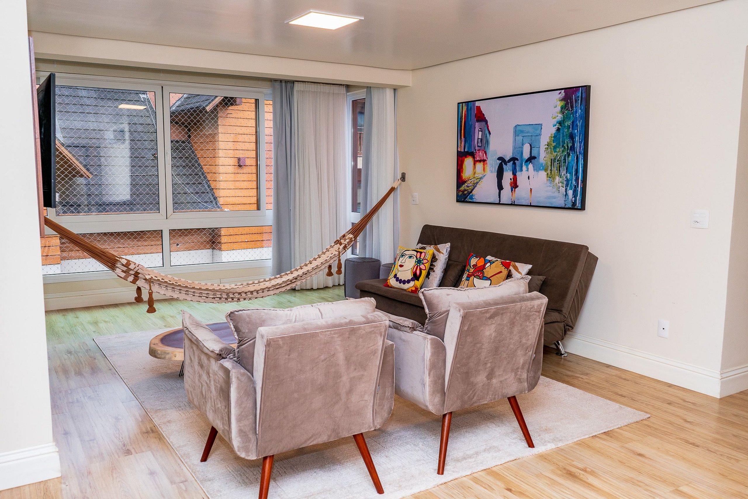 image-housing-carousel