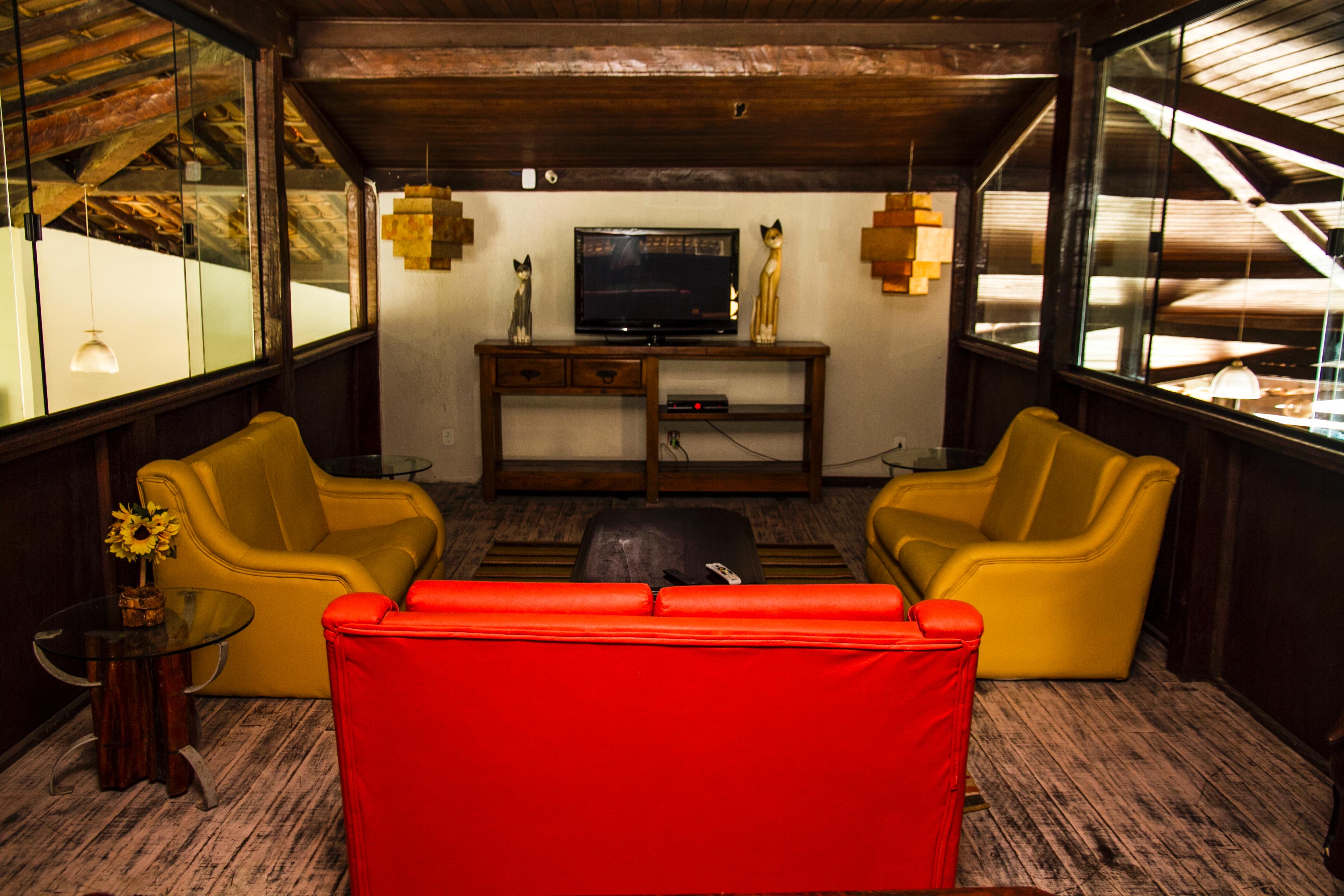 image-housing-carousel