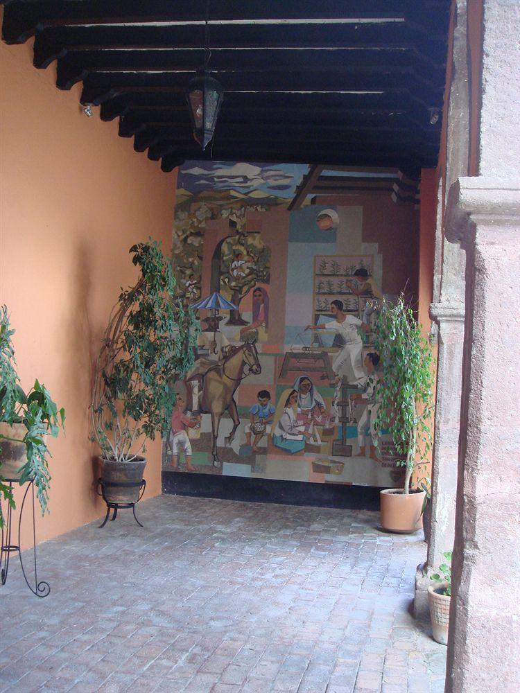 image-housing-carousel
