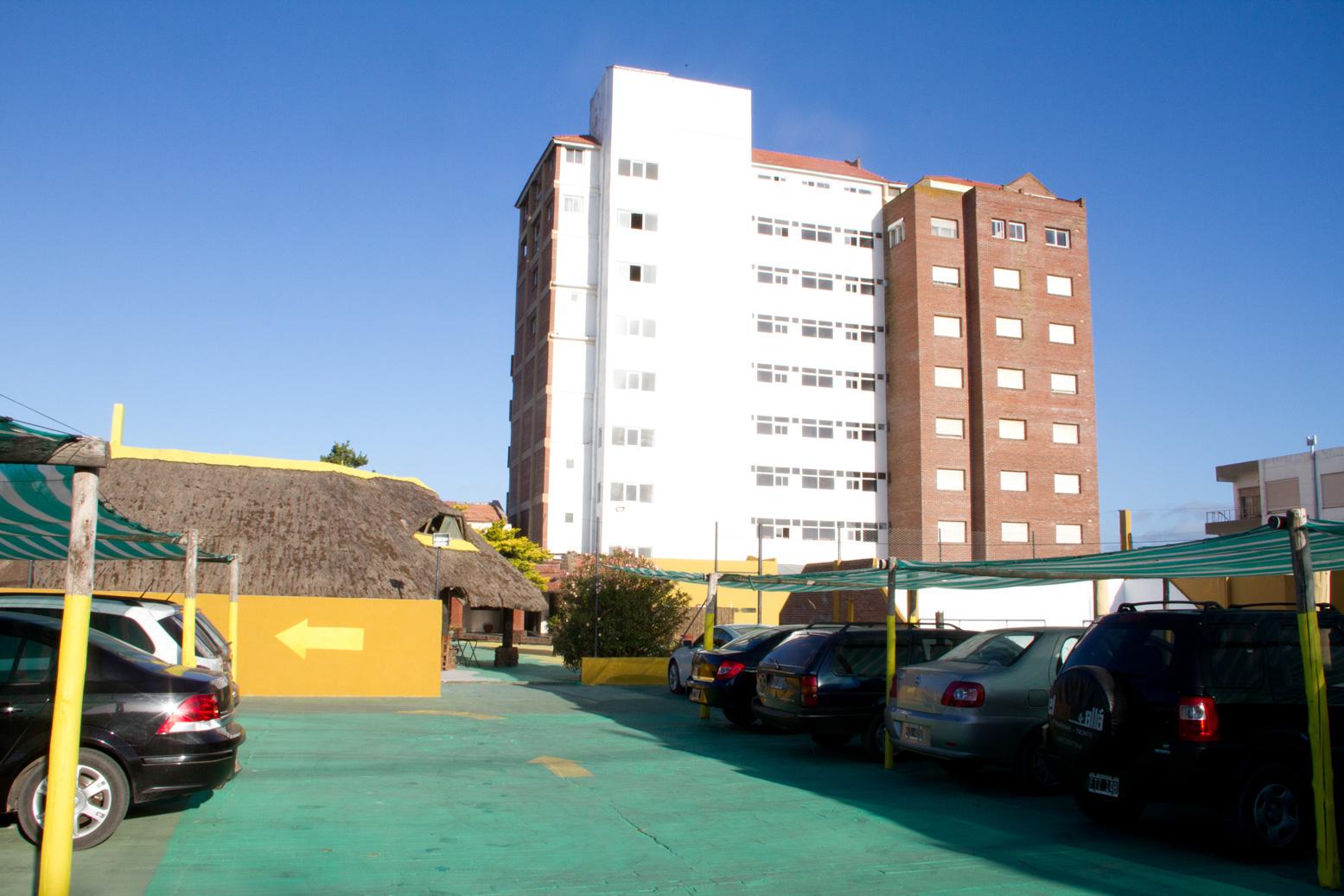 image-housing-carousel