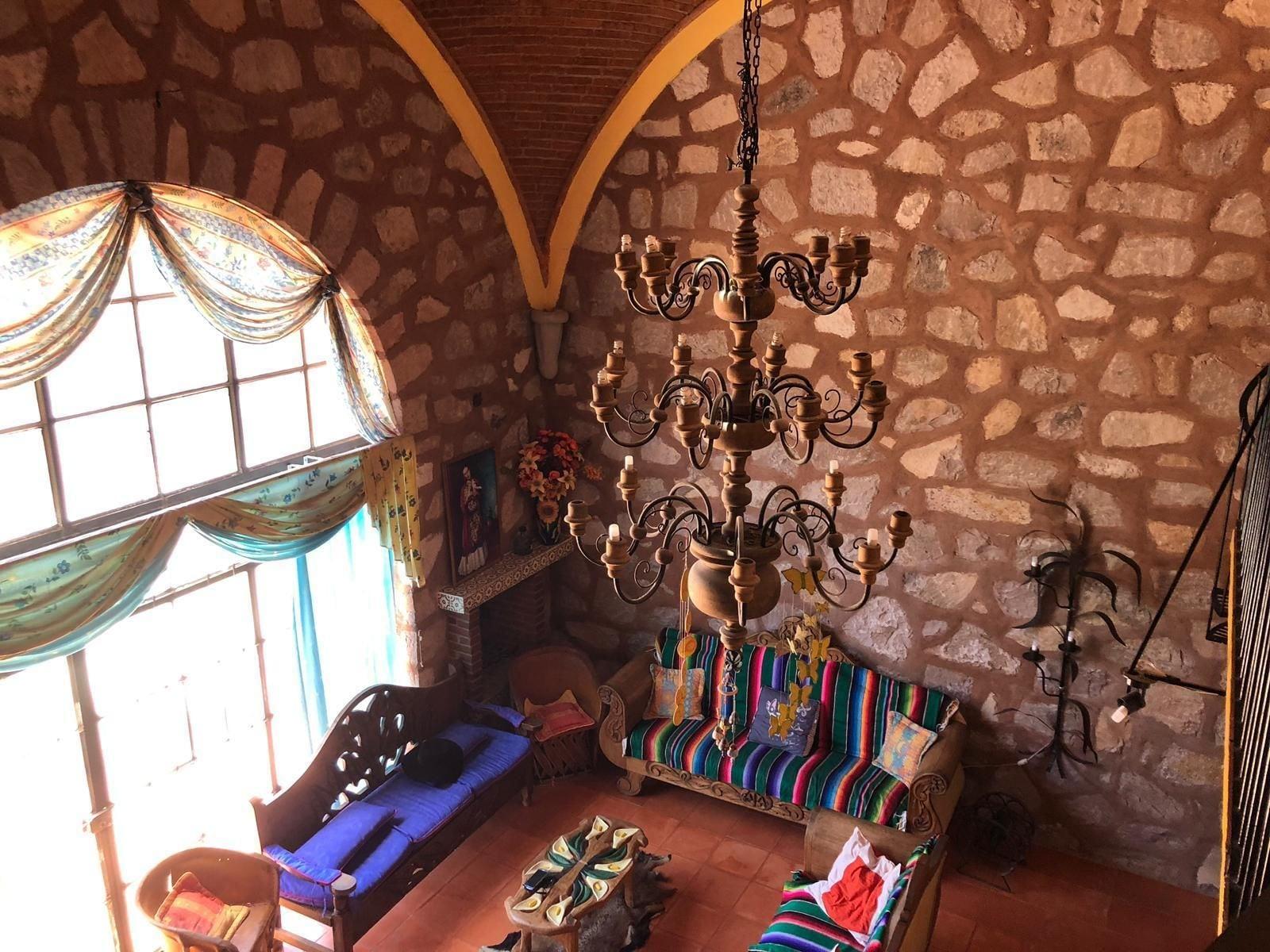 image-housing-carousel