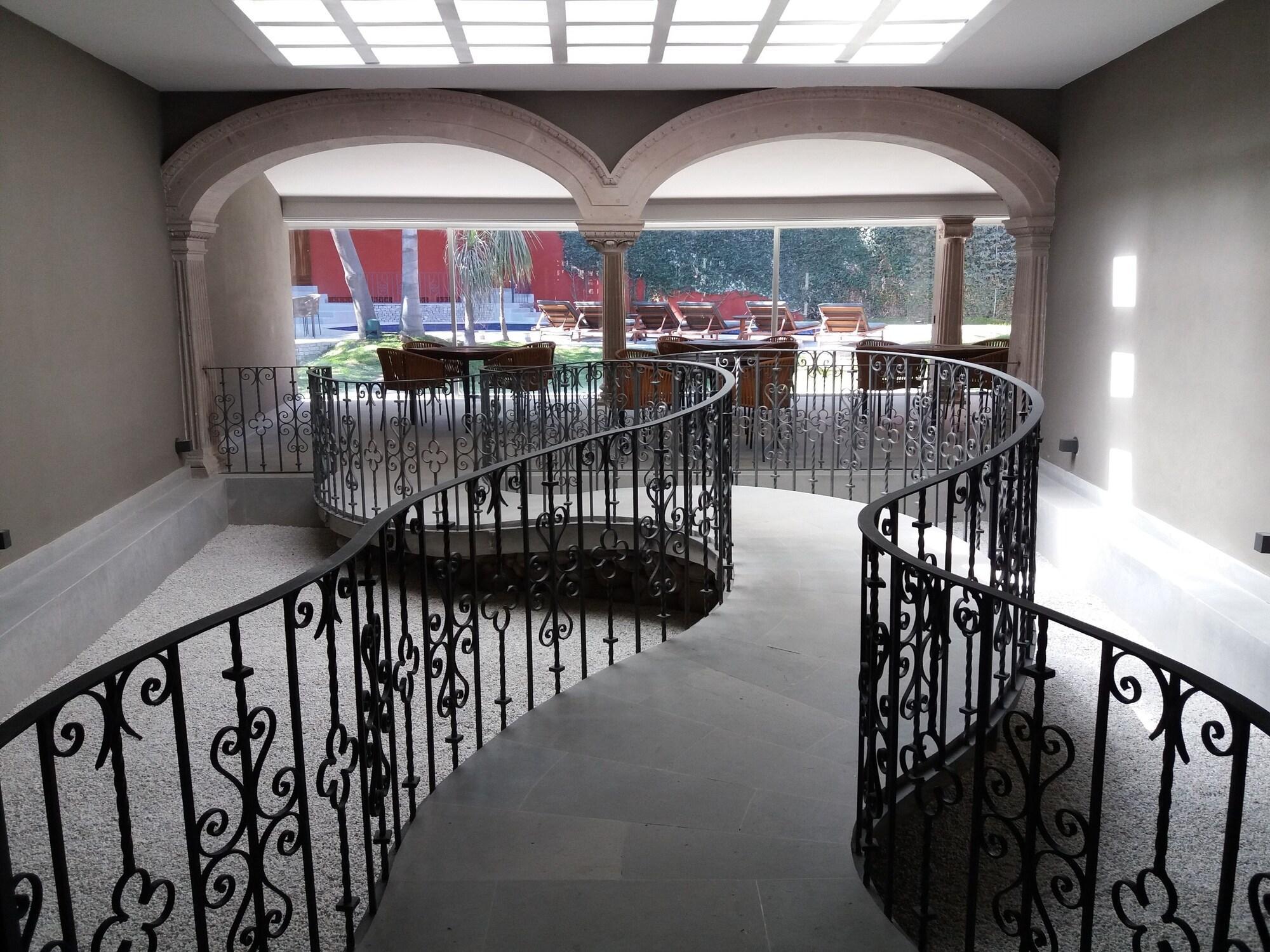 image-housing-carousel