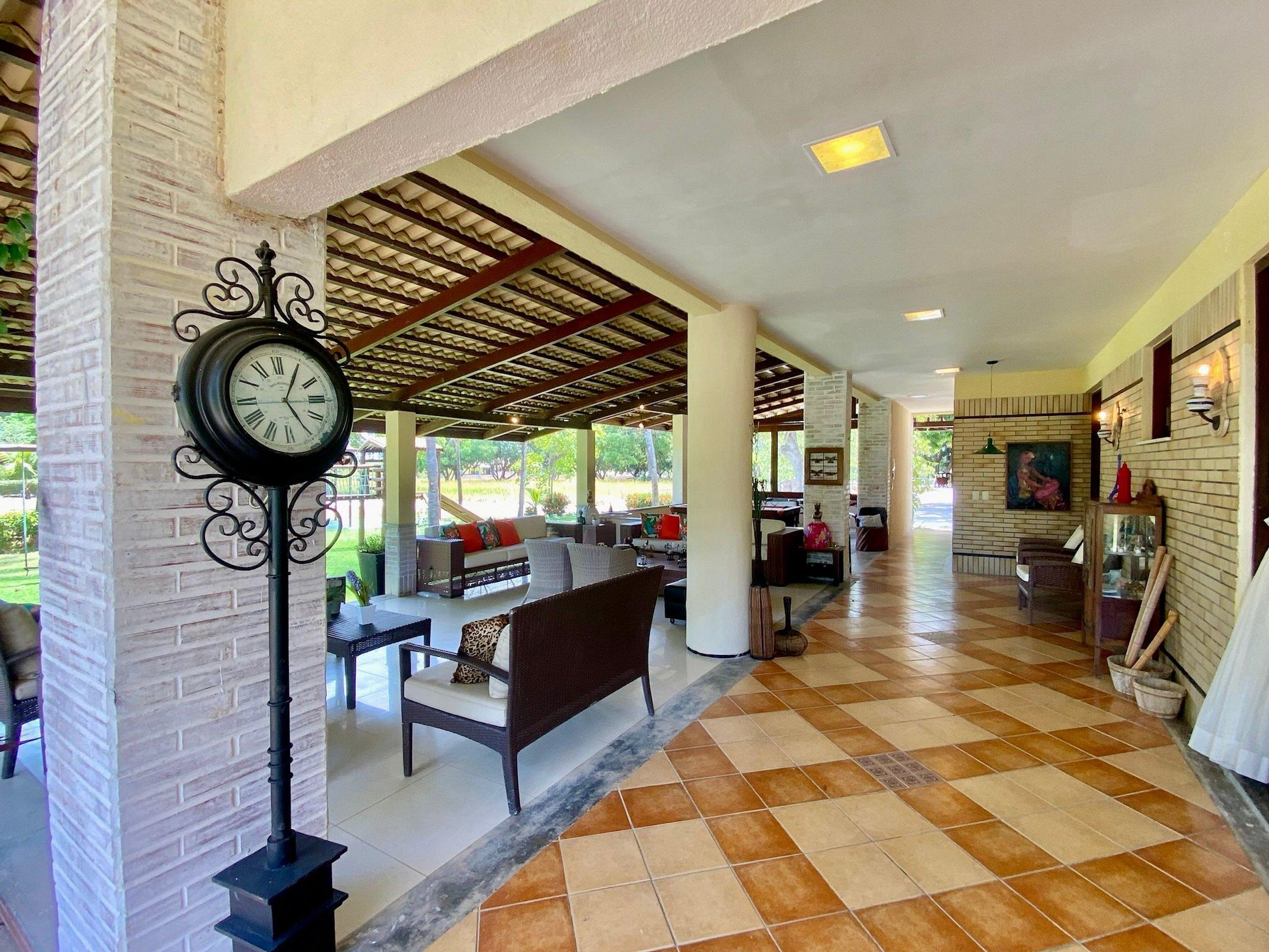 image-housing-carousel