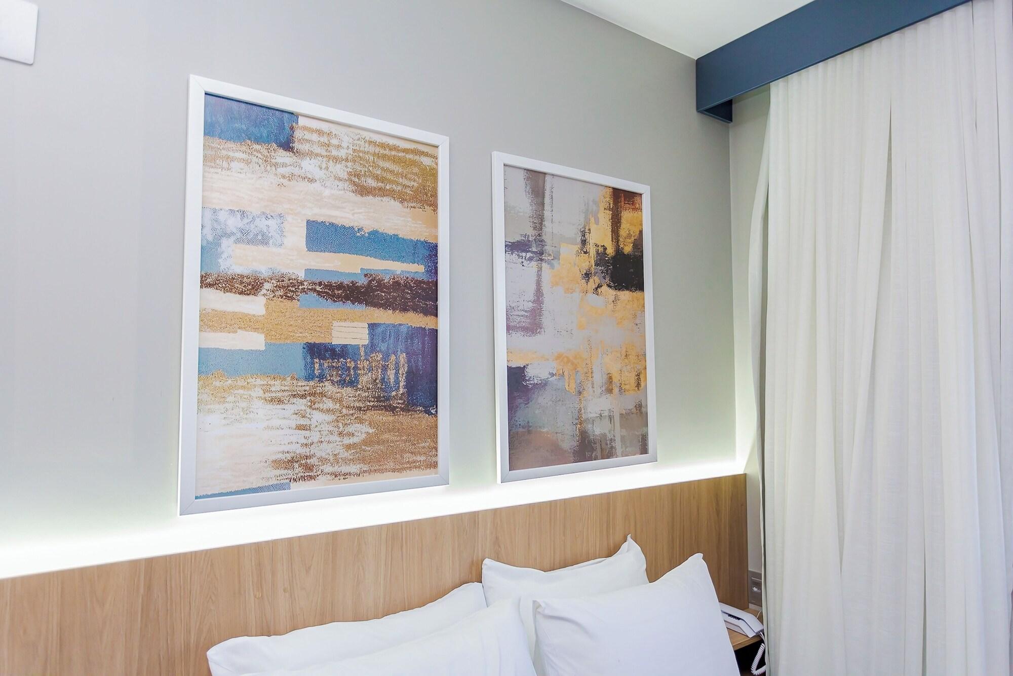 image-housing-carousel