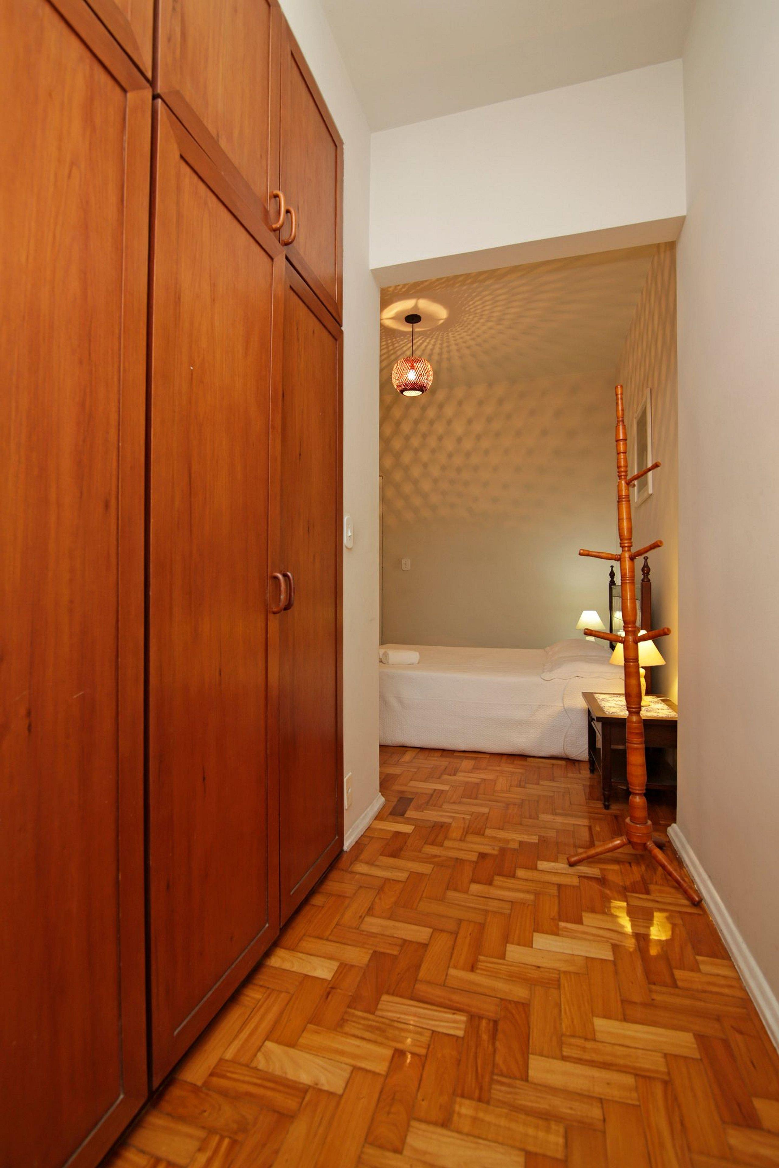 image-housing-carousel