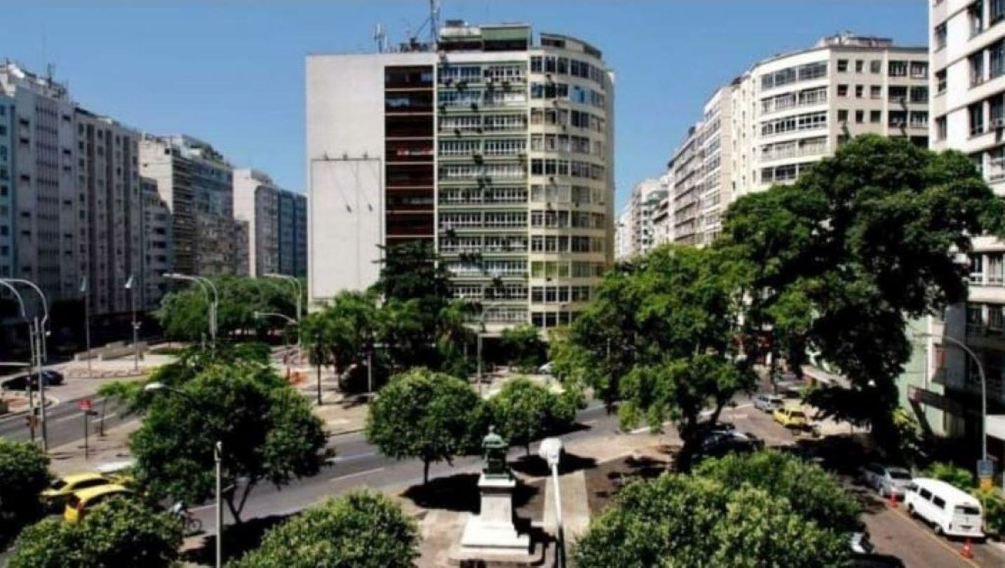 image-housing-carousel