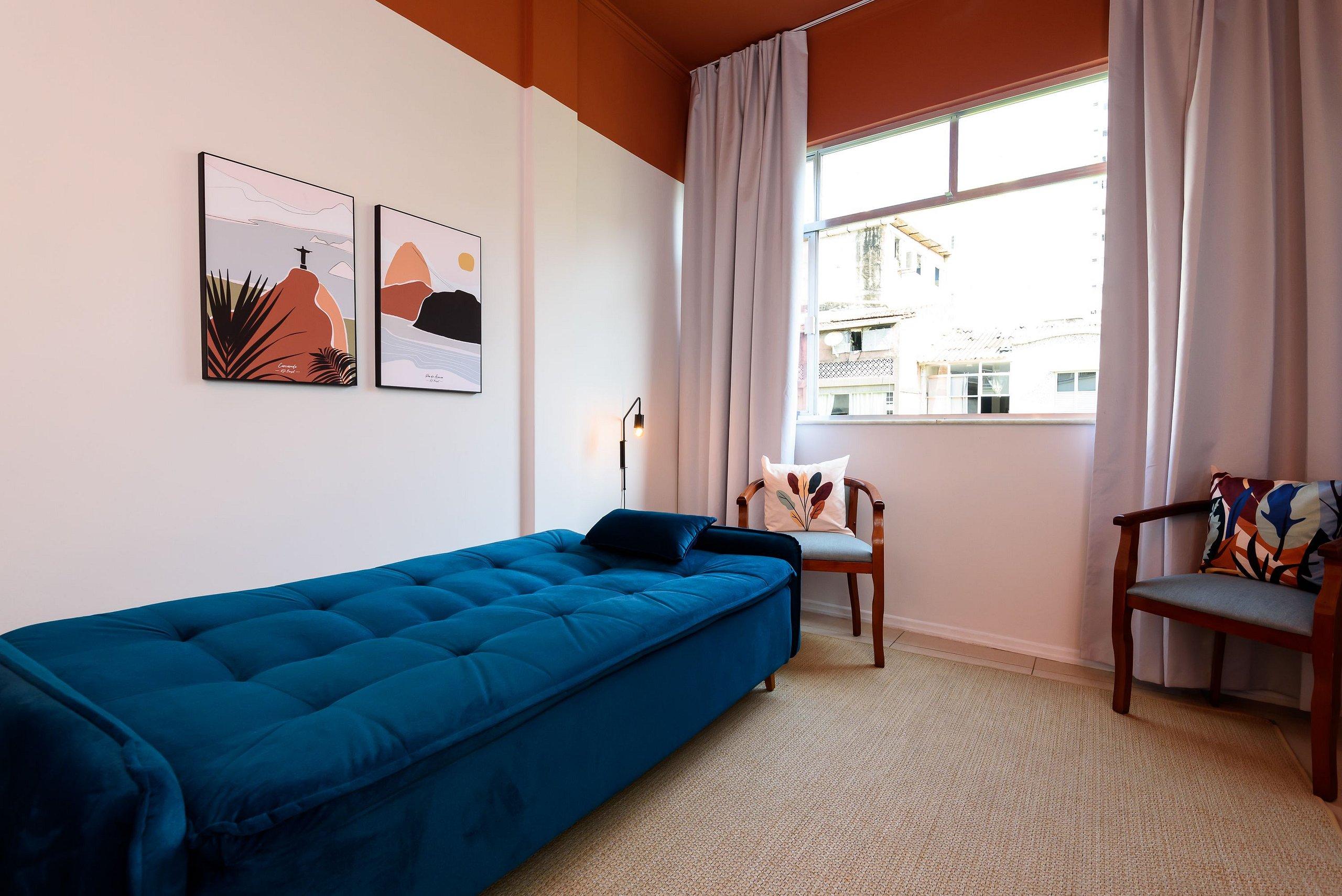 image-housing-carousel