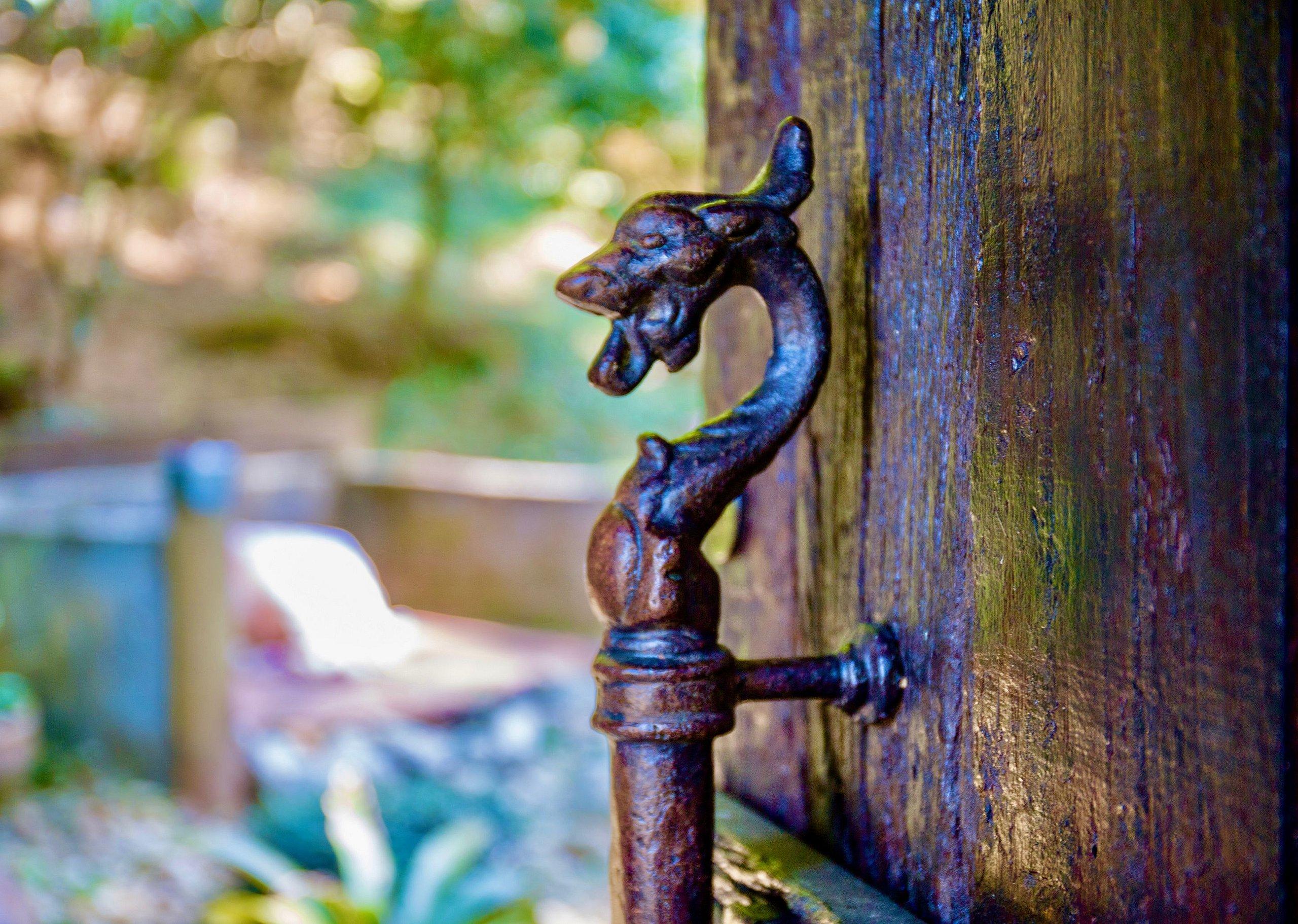image-housing-carousel