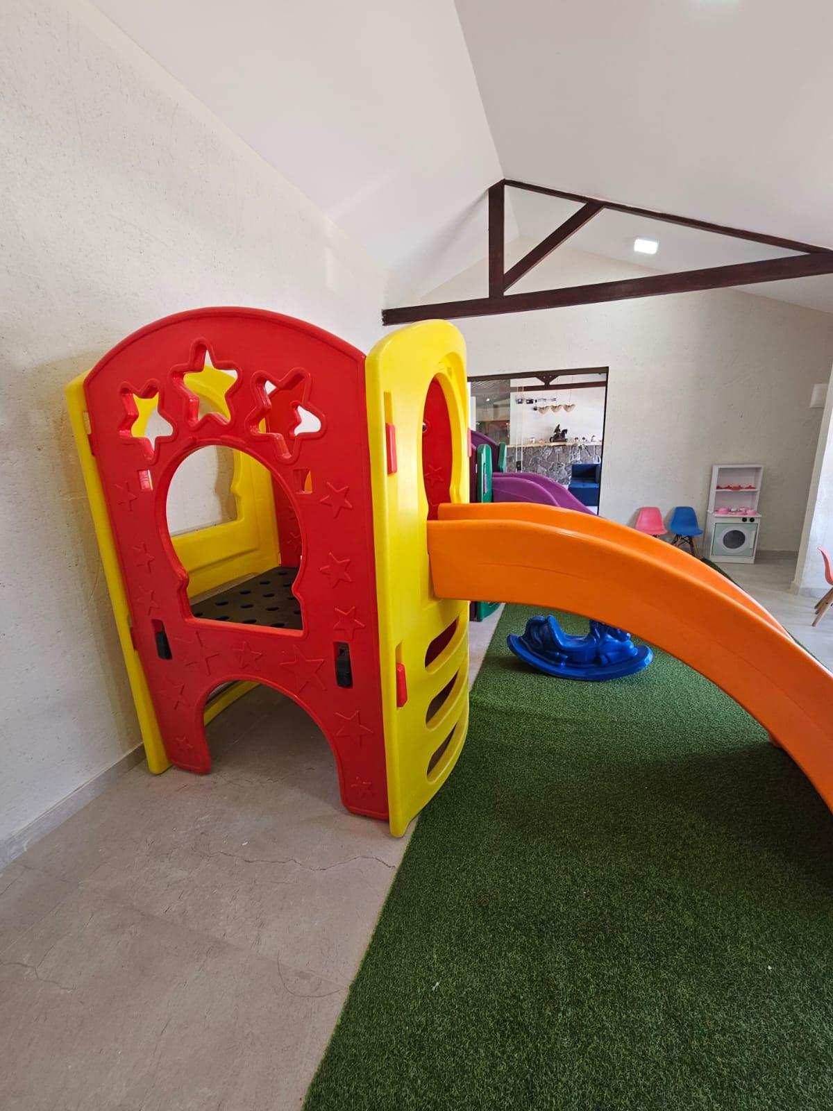 image-housing-carousel