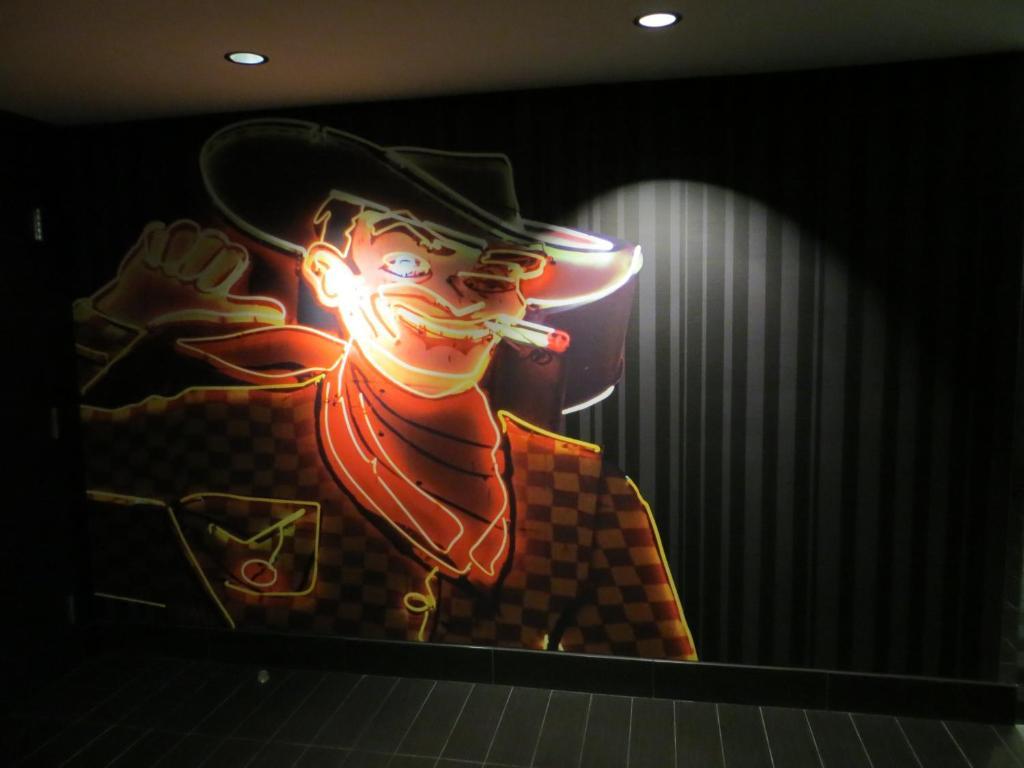 image-housing-carousel