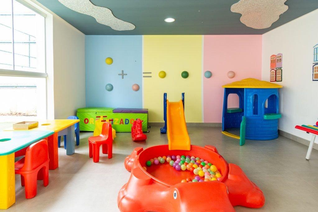 image-housing-carousel