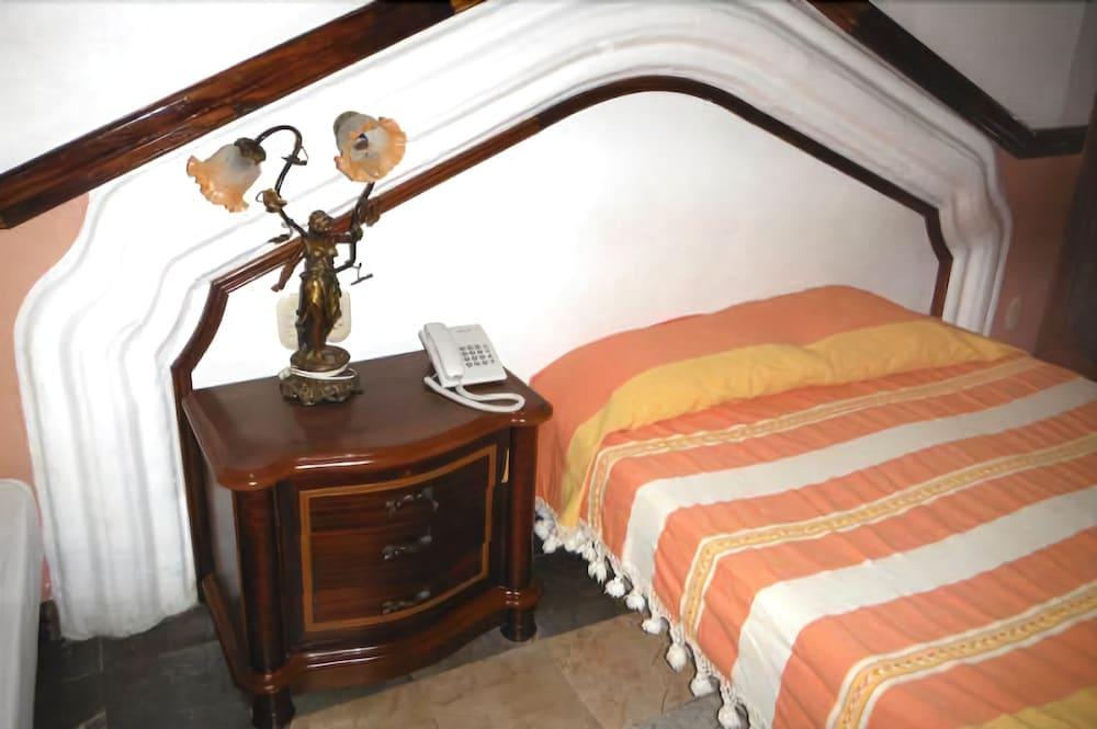 image-housing-carousel