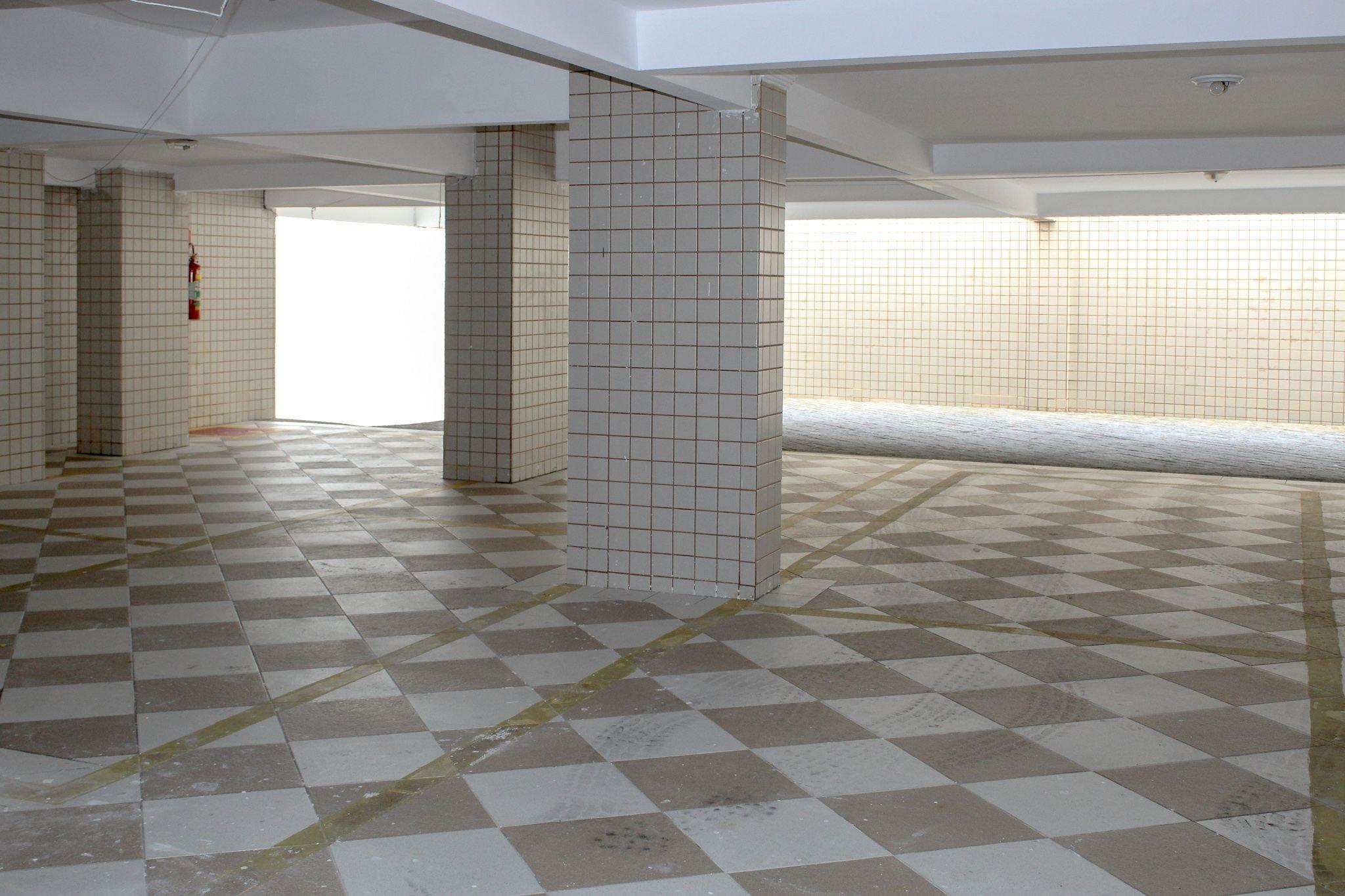 image-housing-carousel