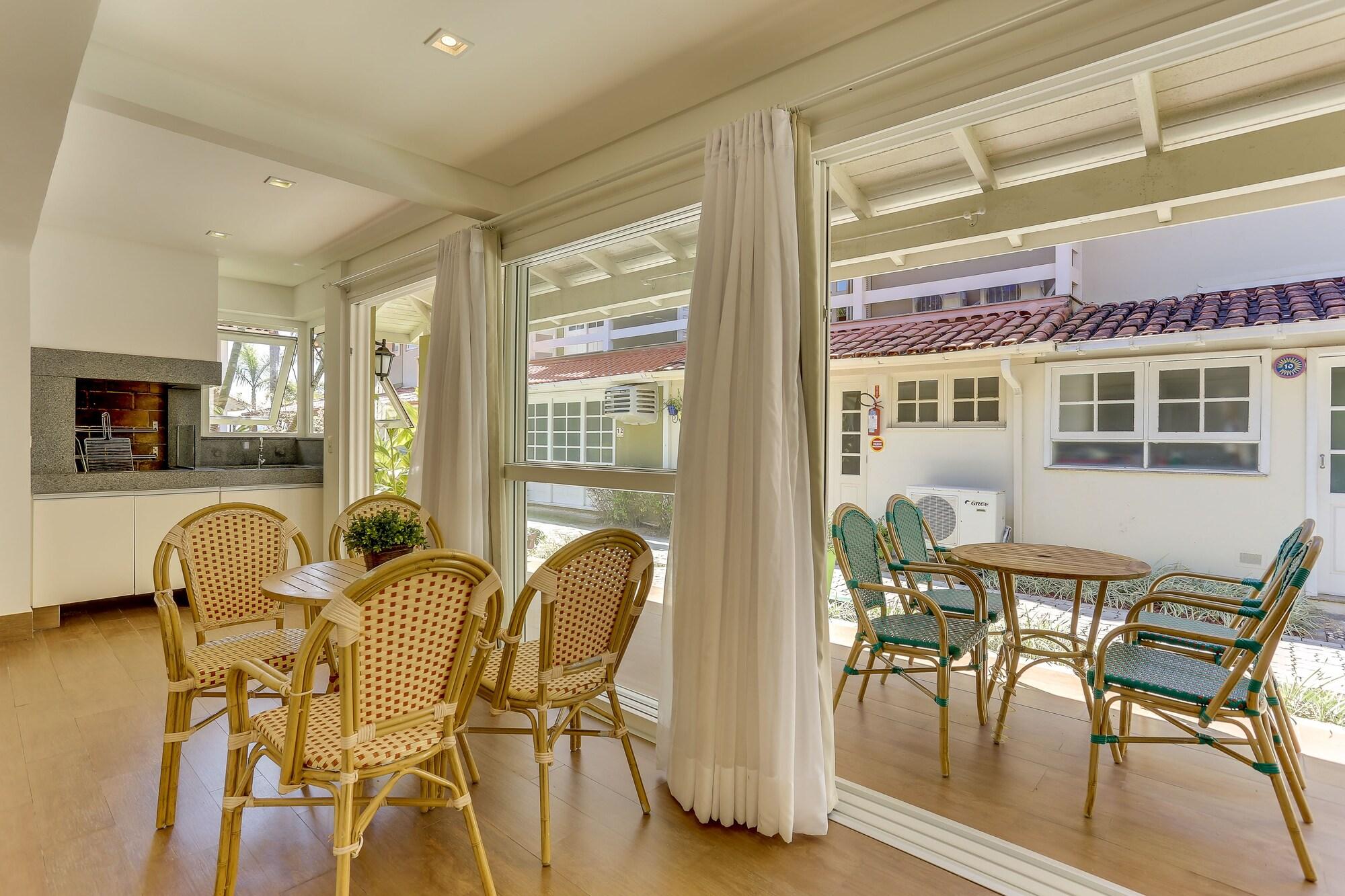 image-housing-carousel