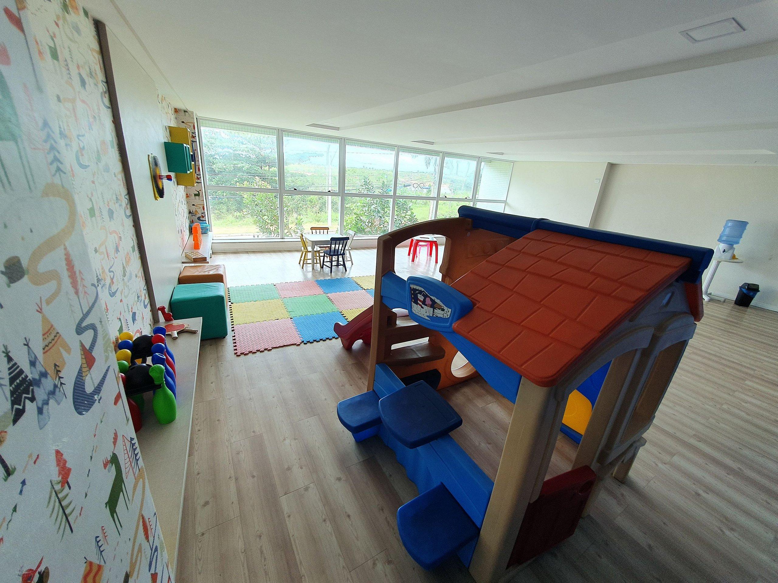 image-housing-carousel