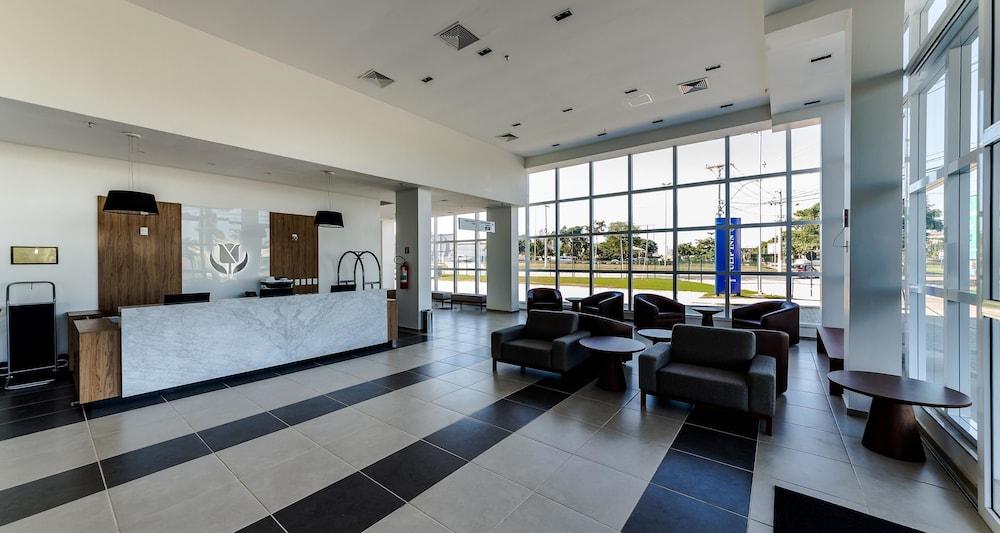 image-housing-carousel