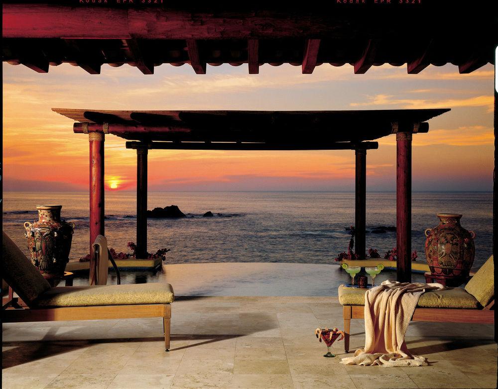 image-housing-carousel