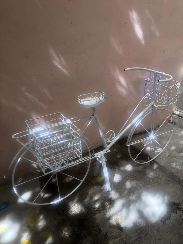 image-housing-carousel