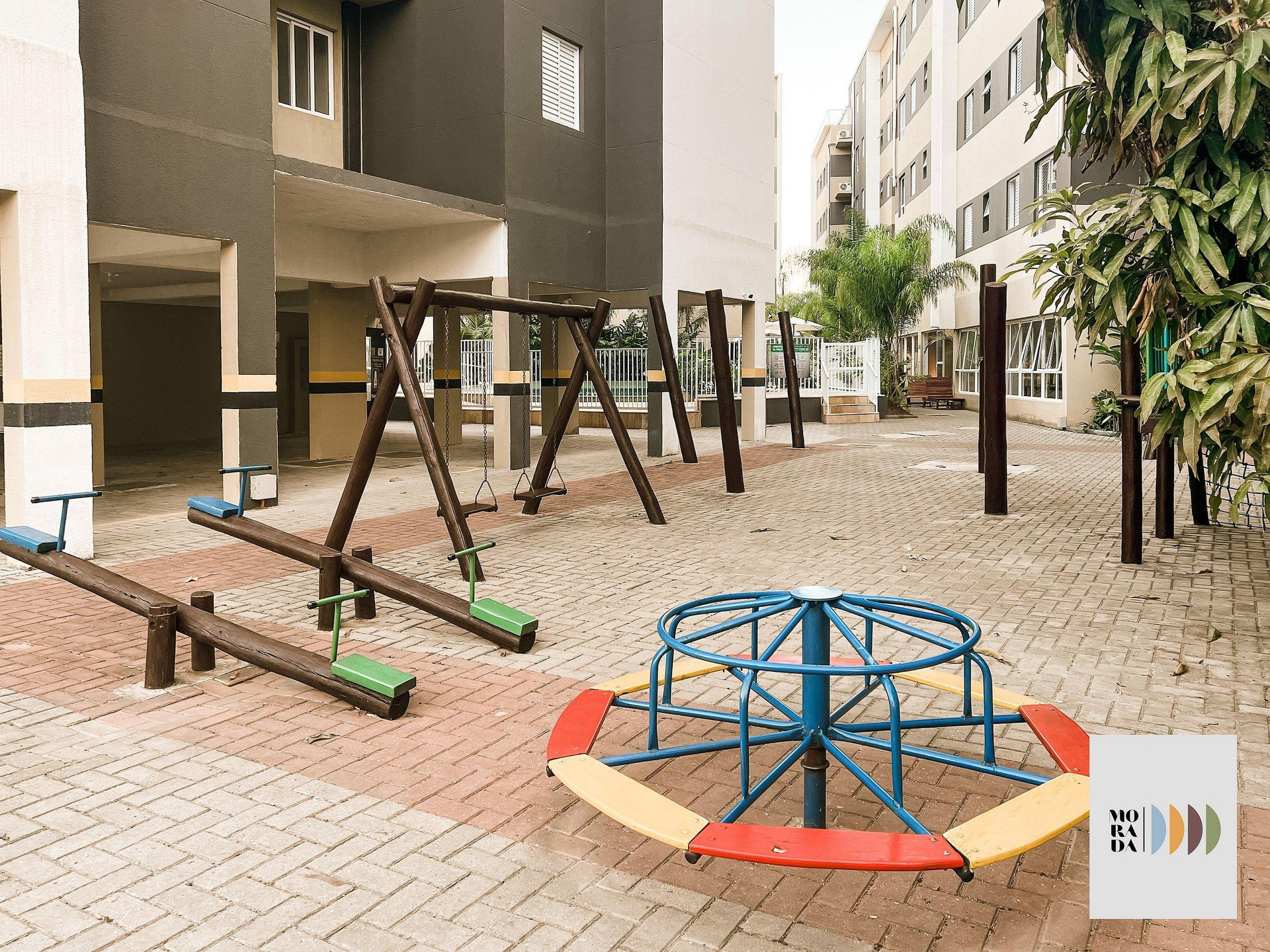 image-housing-carousel