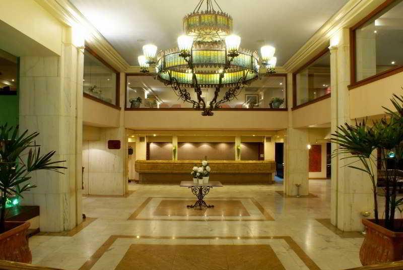 image-housing-carousel