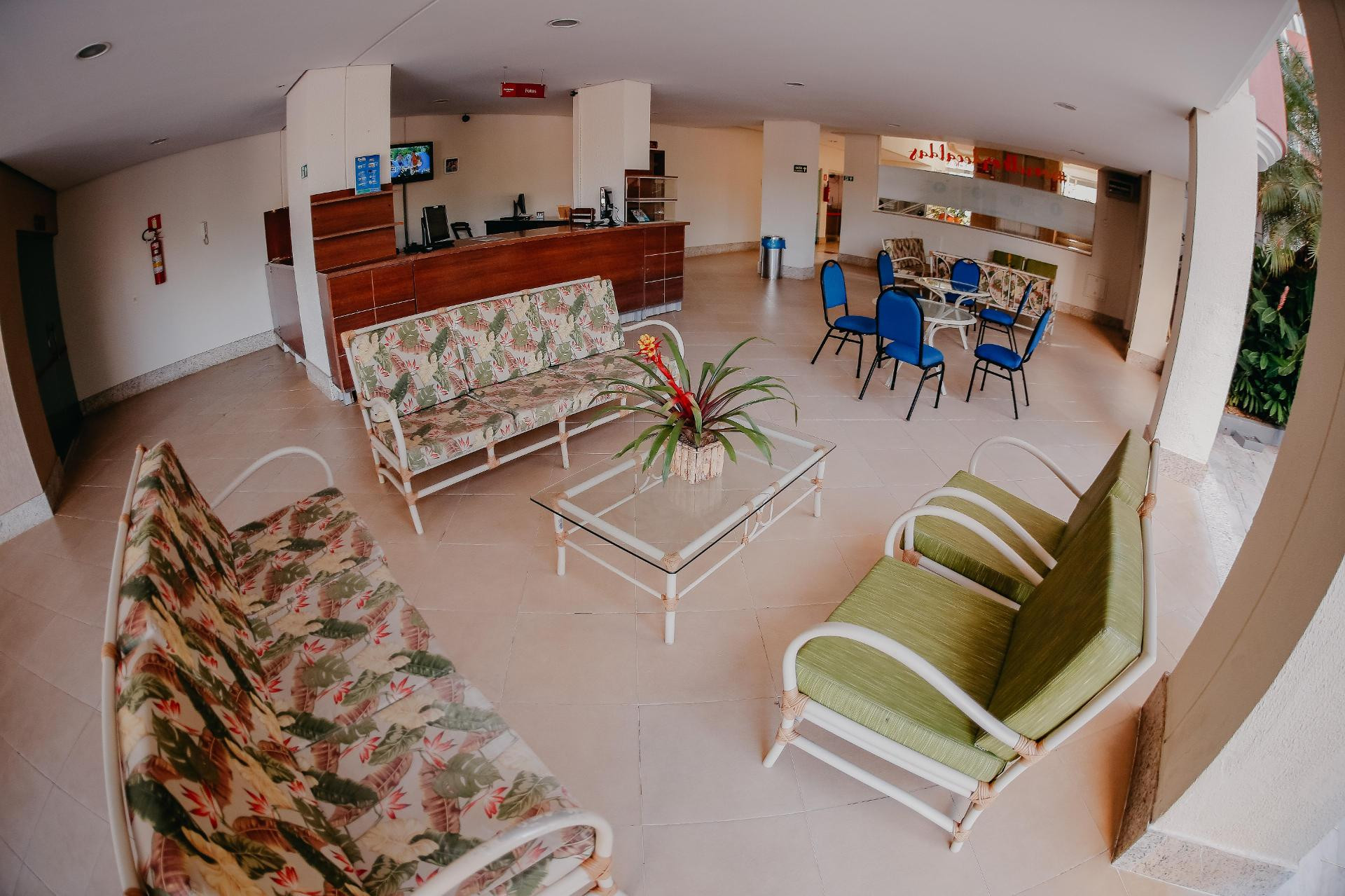 image-housing-carousel