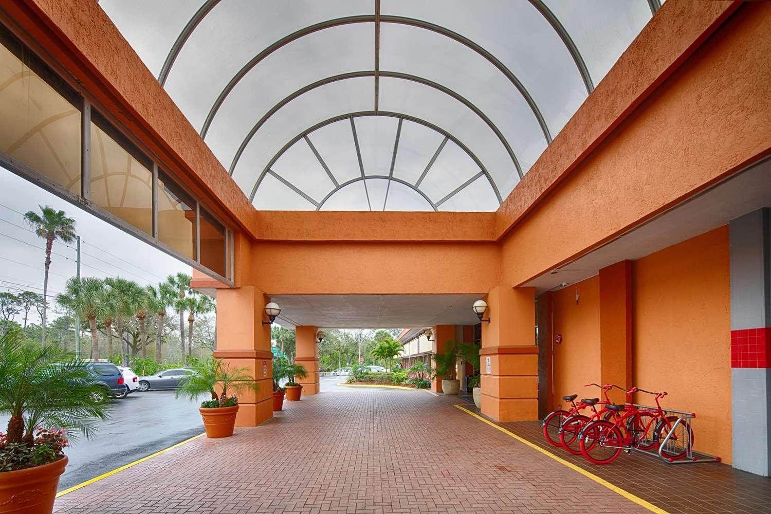 image-housing-carousel