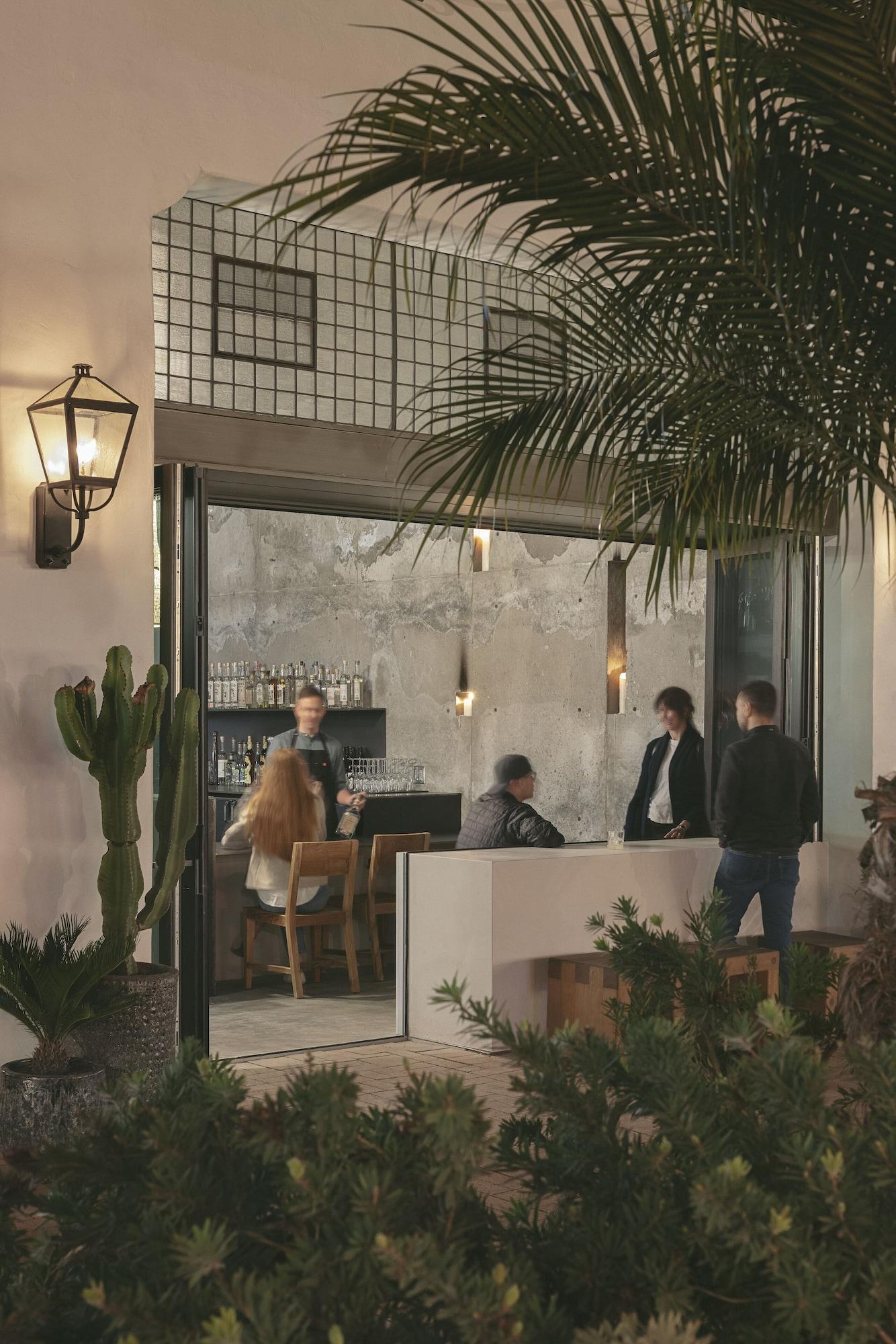 image-housing-carousel