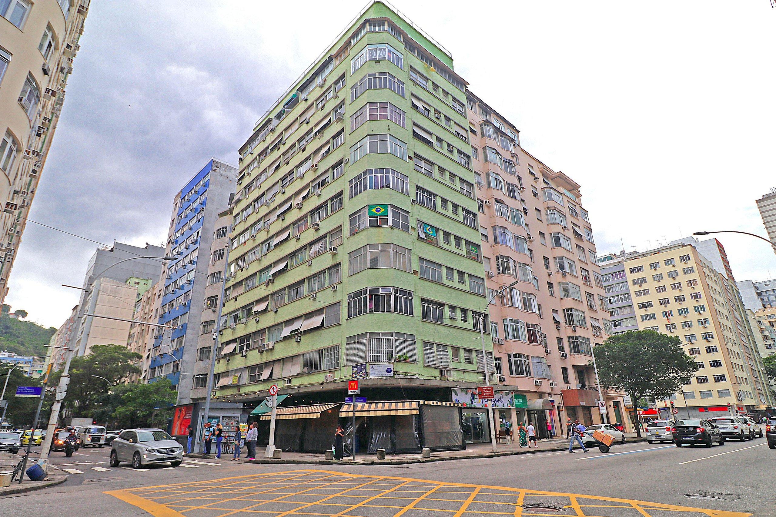 image-housing-carousel